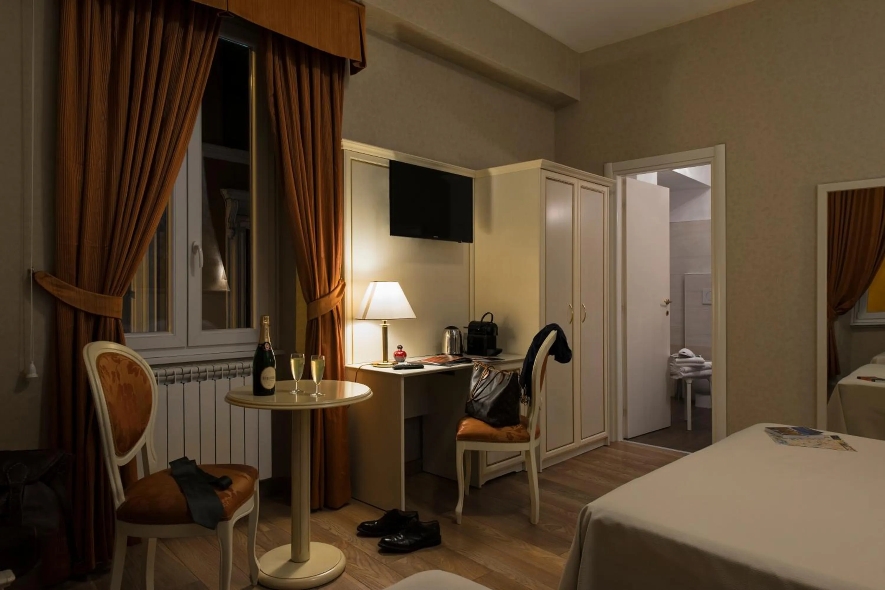 Photo of the whole room, Bed in Relais Bocca di Leone