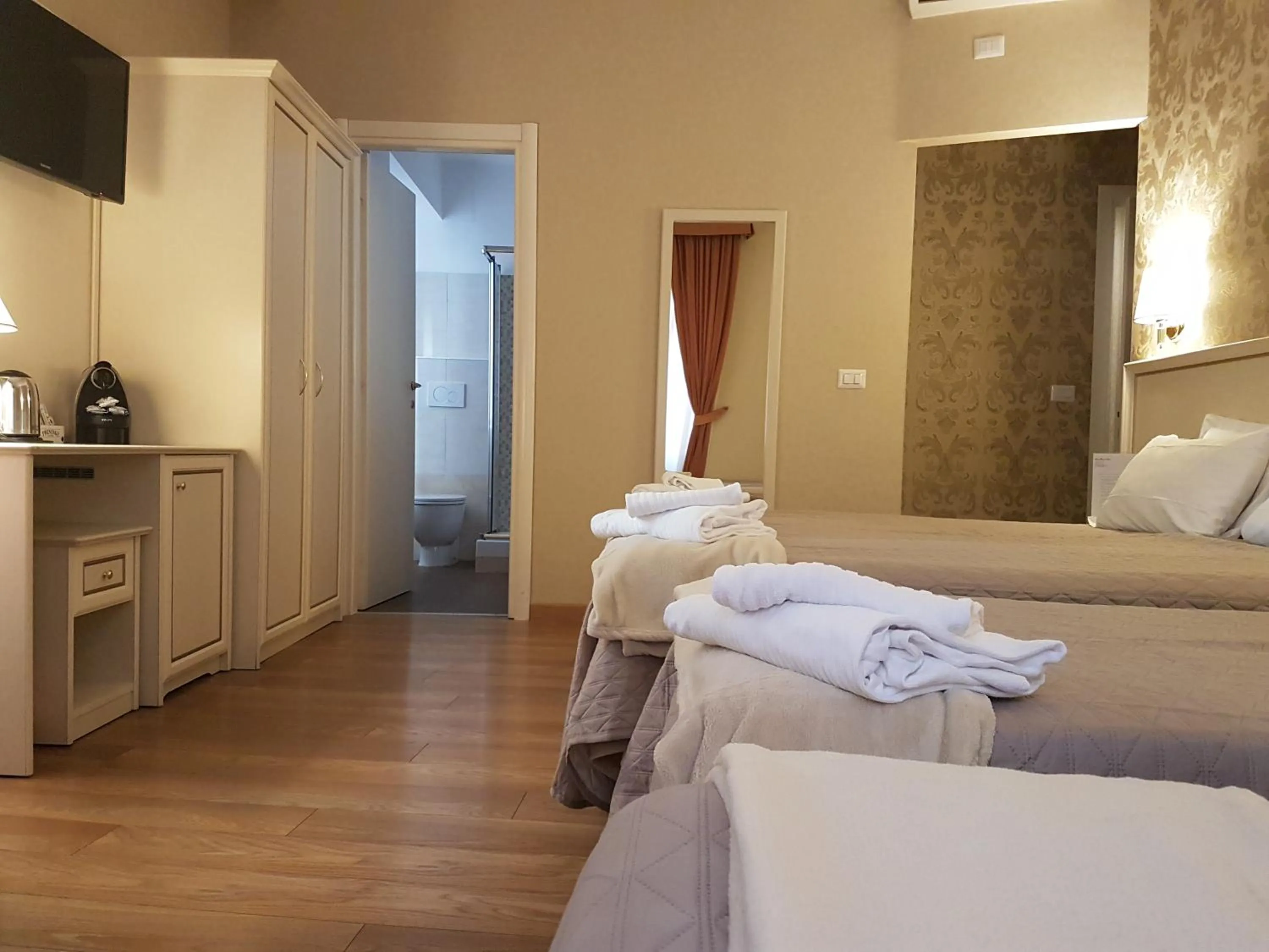 Photo of the whole room, Bed in Relais Bocca di Leone