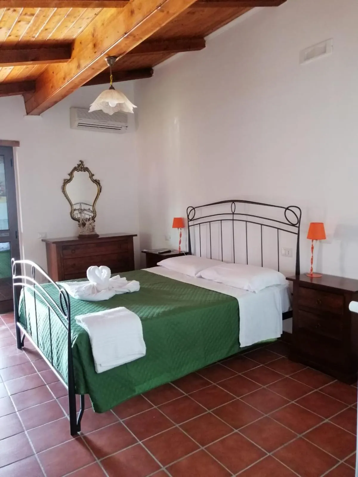 Bed in Villa Incanto B&B