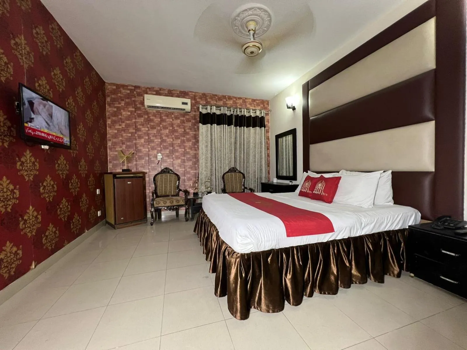 Bed in Hotel Tourist Inn Lahore