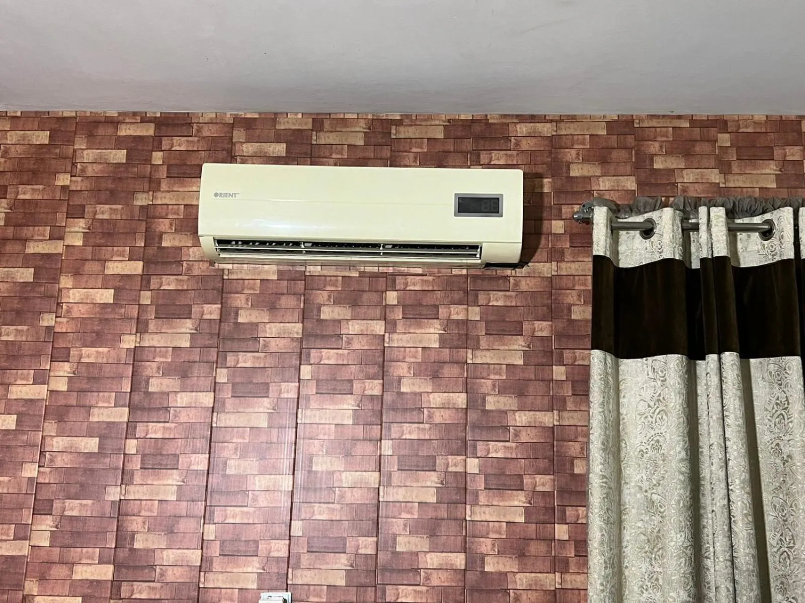 internet in Hotel Tourist Inn Lahore