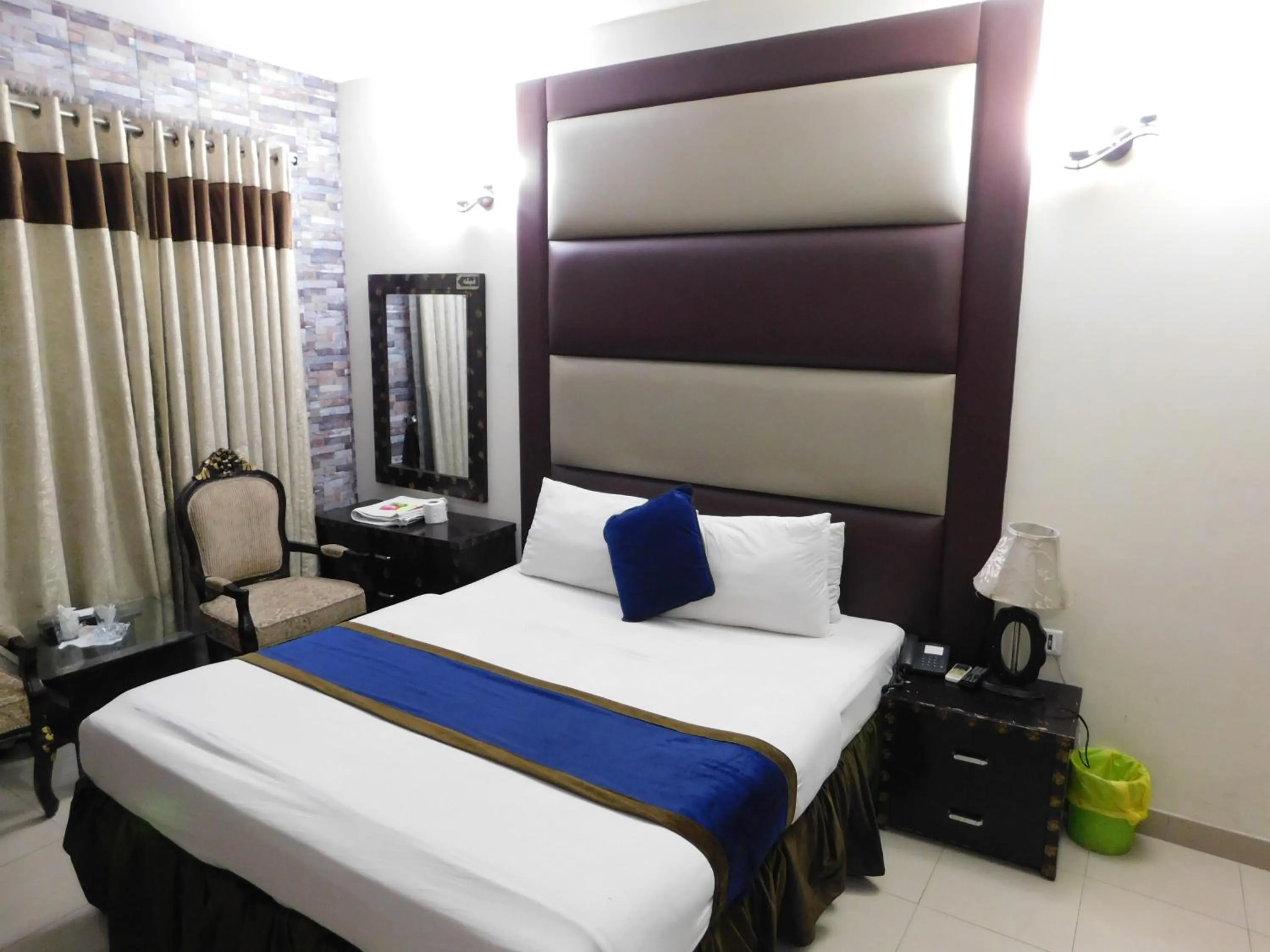 Bed in Hotel Tourist Inn Lahore