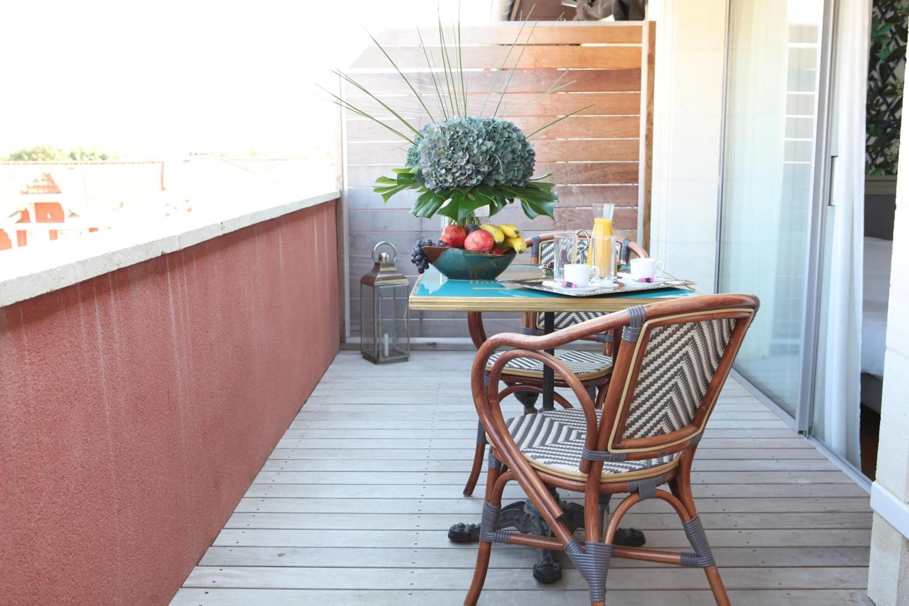 Patio in Hôtel Villa-Lamartine