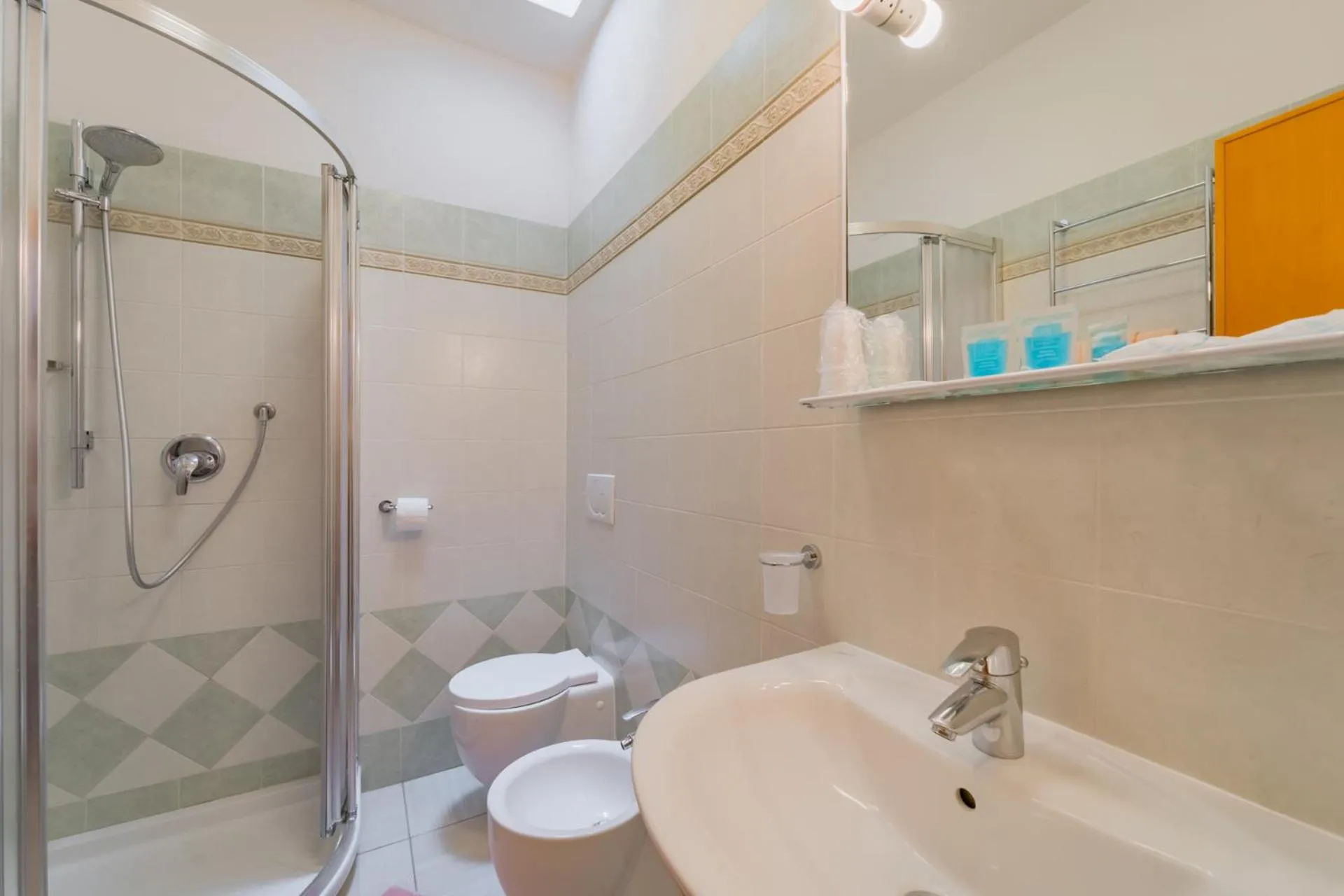 Bathroom in Hotel Lo Scirocco