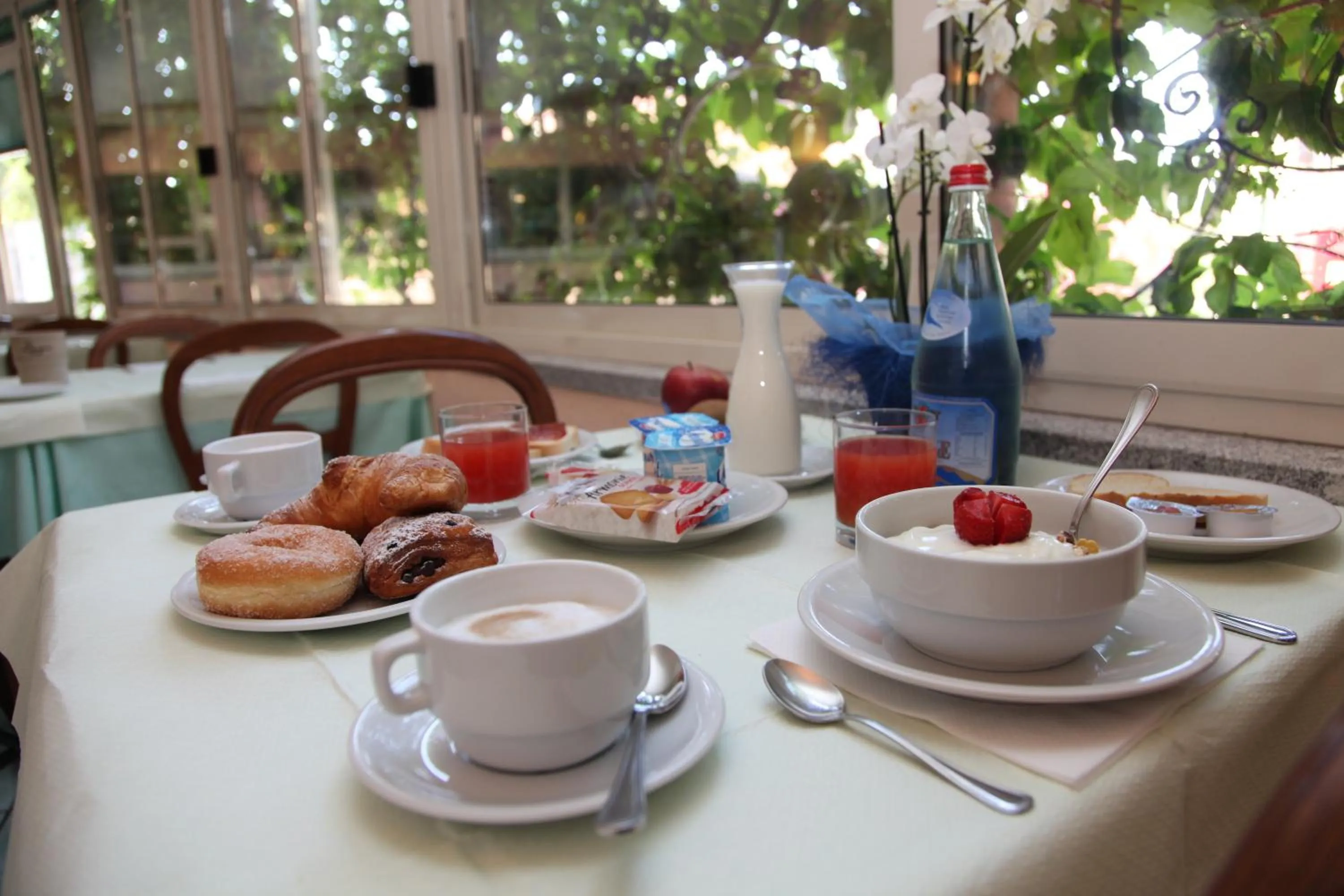 Restaurant/places to eat in Hotel Lo Scirocco