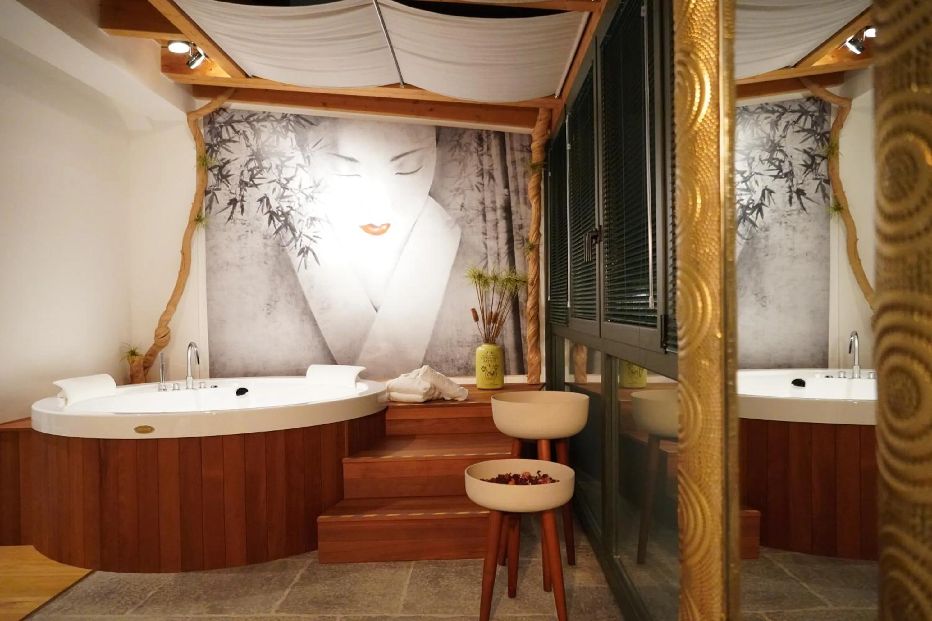 Hot Tub in Hotel Ponti