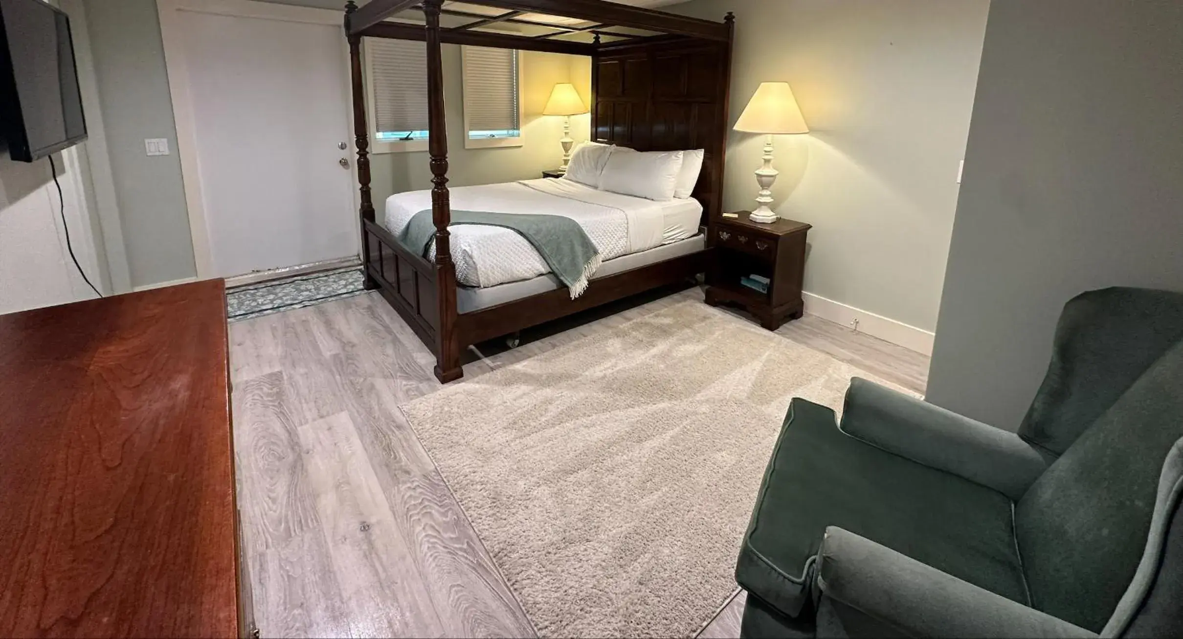 Bed in The Historic General Stanton Inn Bed in The Historic General Stanton Inn