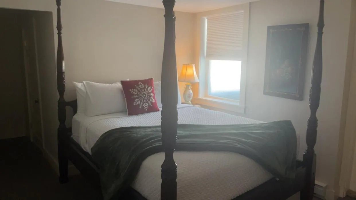 Bedroom, Bed in The Historic General Stanton Inn