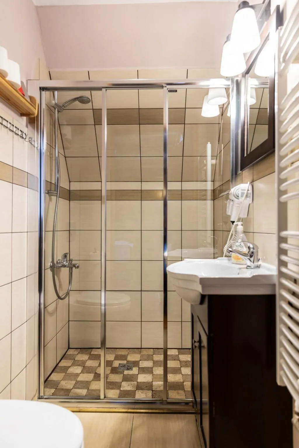 Shower in Willa u Jadzi