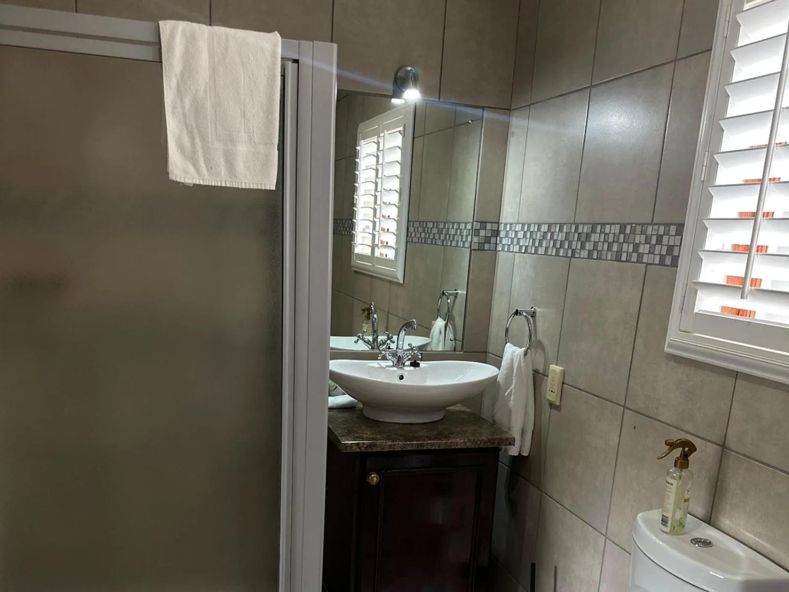 Shower in Aanmani Rose Guesthouse