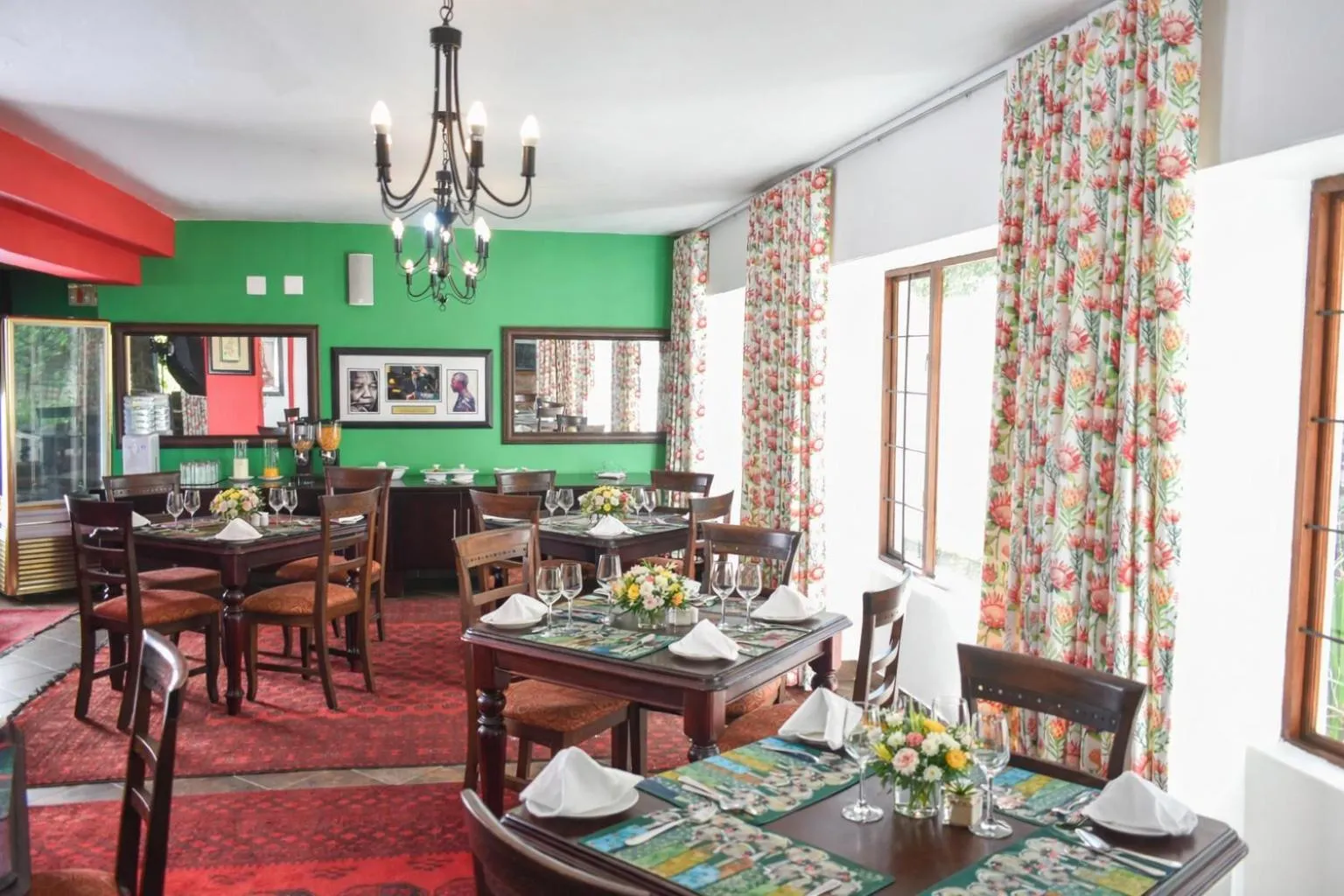 Restaurant/places to eat in Aanmani Rose Guesthouse