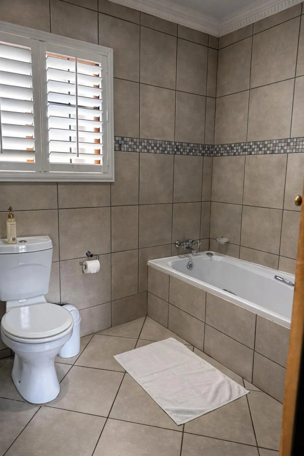 Shower in Aanmani Rose Guesthouse