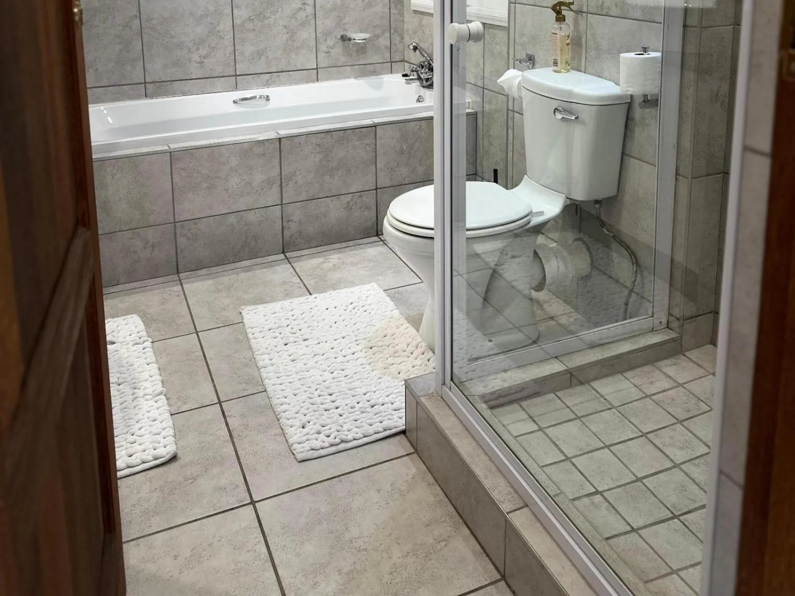 Bathroom in Aanmani Rose Guesthouse