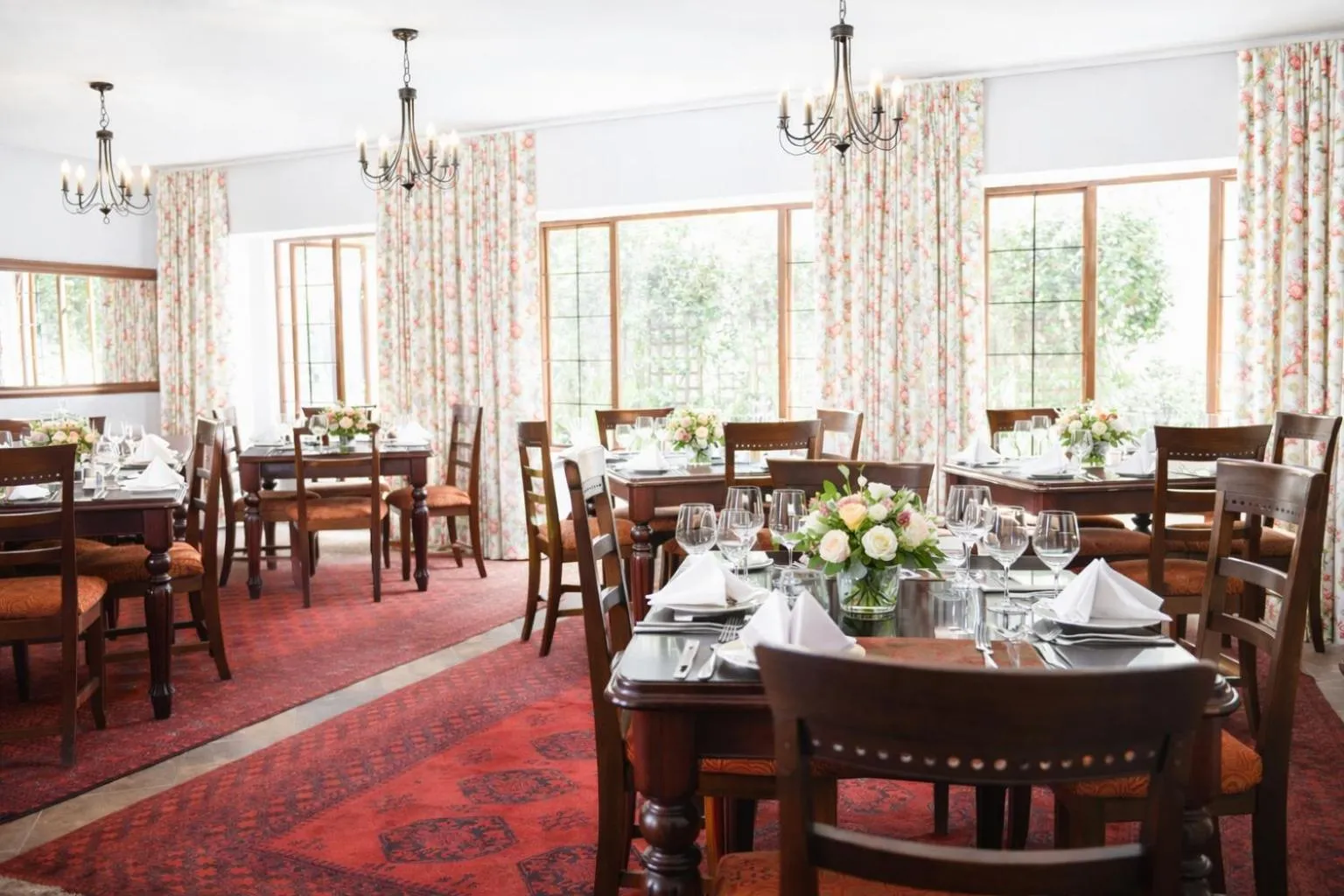 Restaurant/places to eat in Aanmani Rose Guesthouse