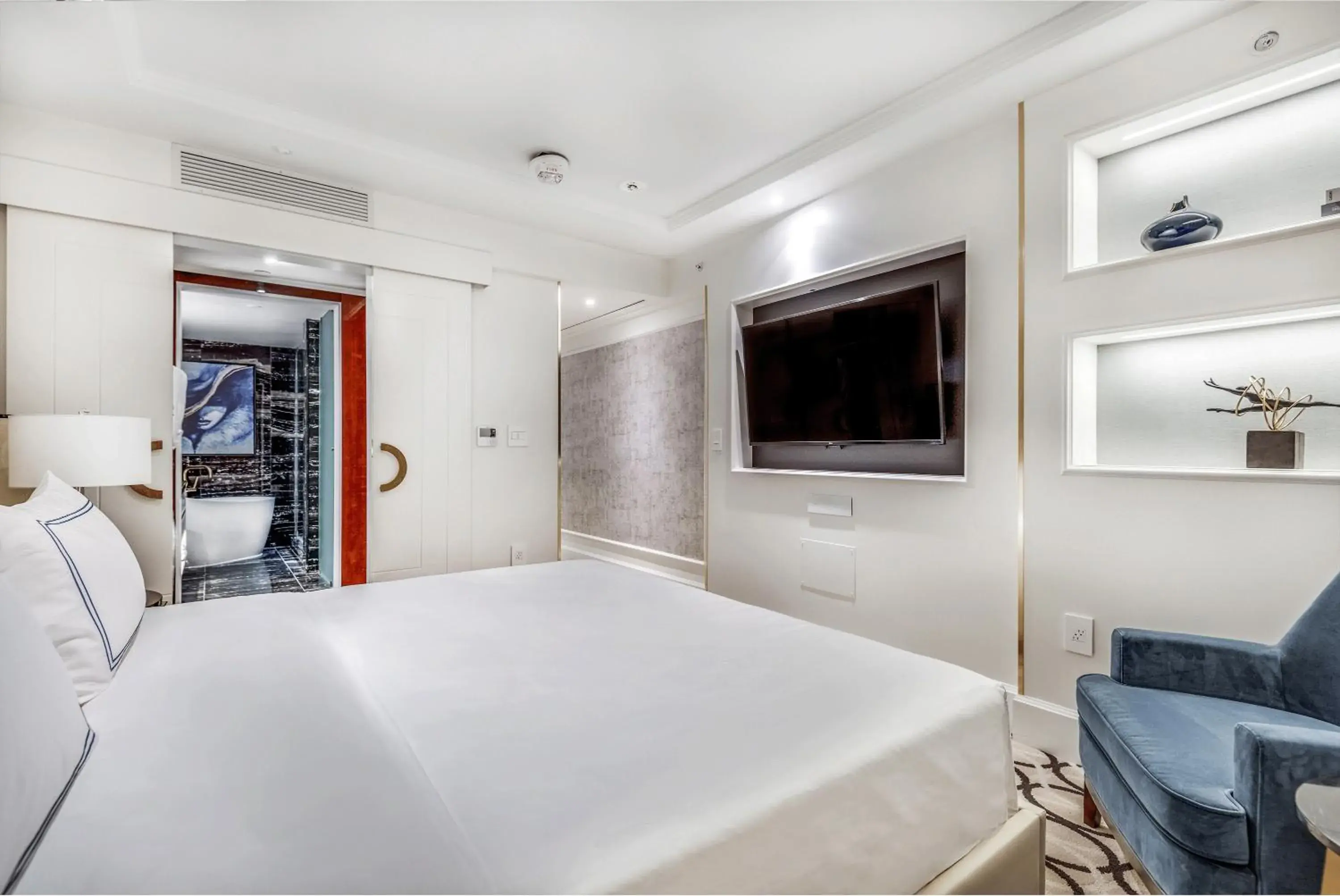 Bed in AZUR Legacy Collection Hotel Bed in AZUR Legacy Collection Hotel