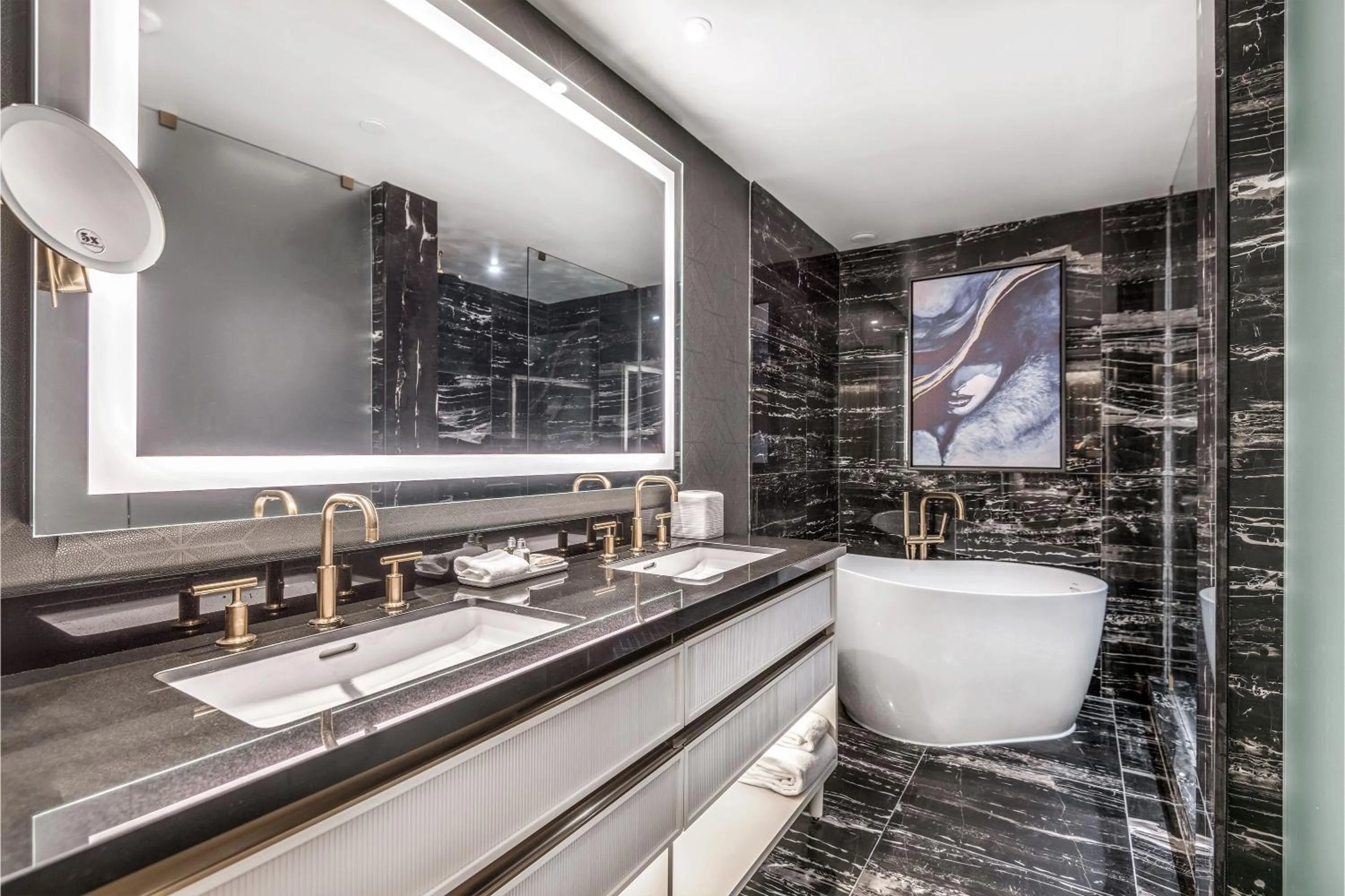 Shower in AZUR Legacy Collection Hotel