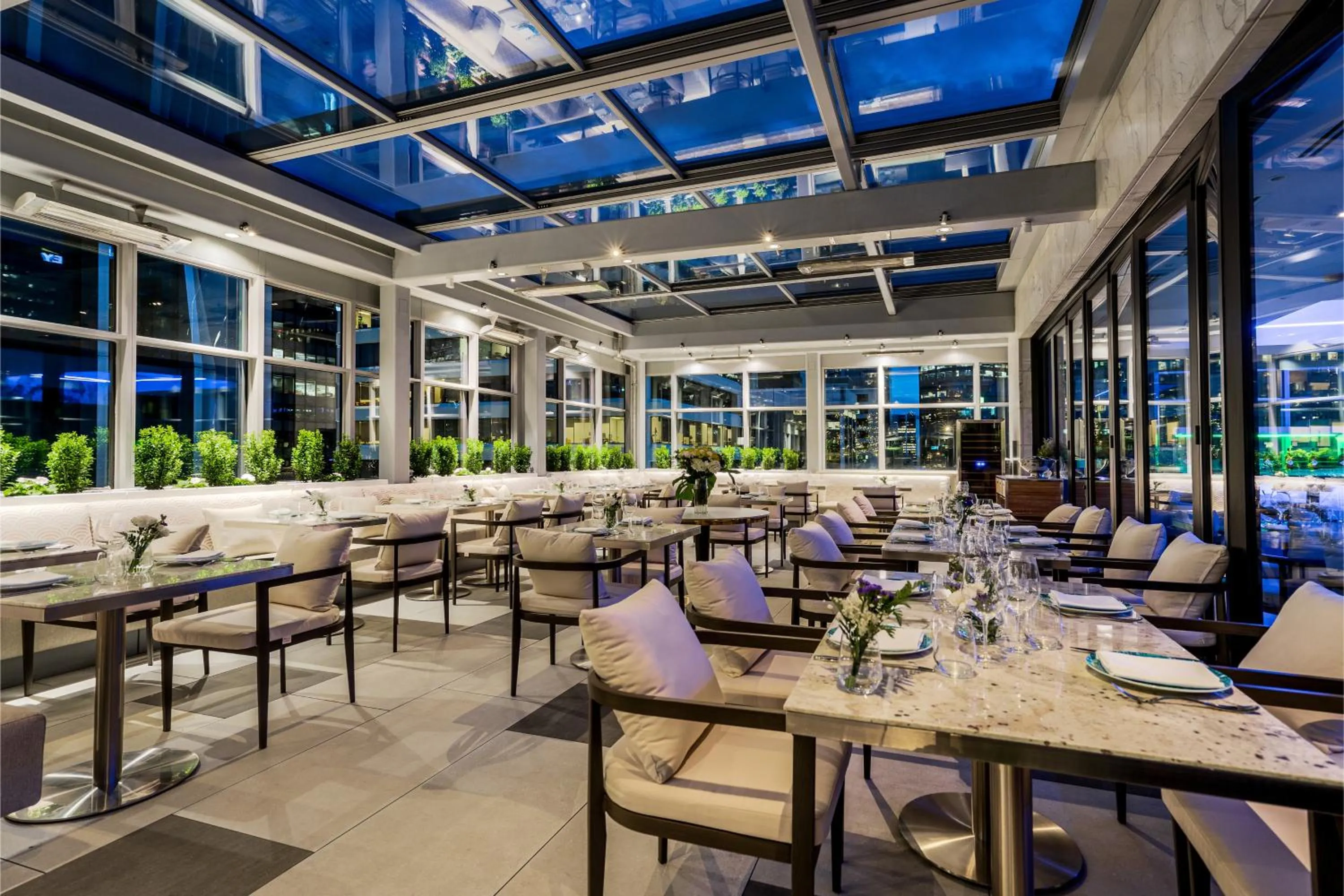 Restaurant/places to eat in AZUR Legacy Collection Hotel