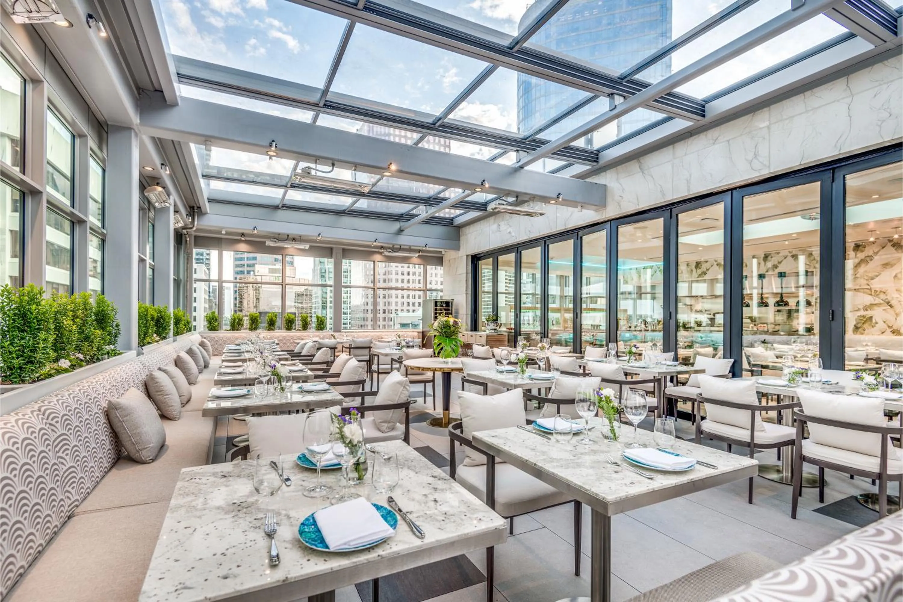 Restaurant/places to eat in AZUR Legacy Collection Hotel