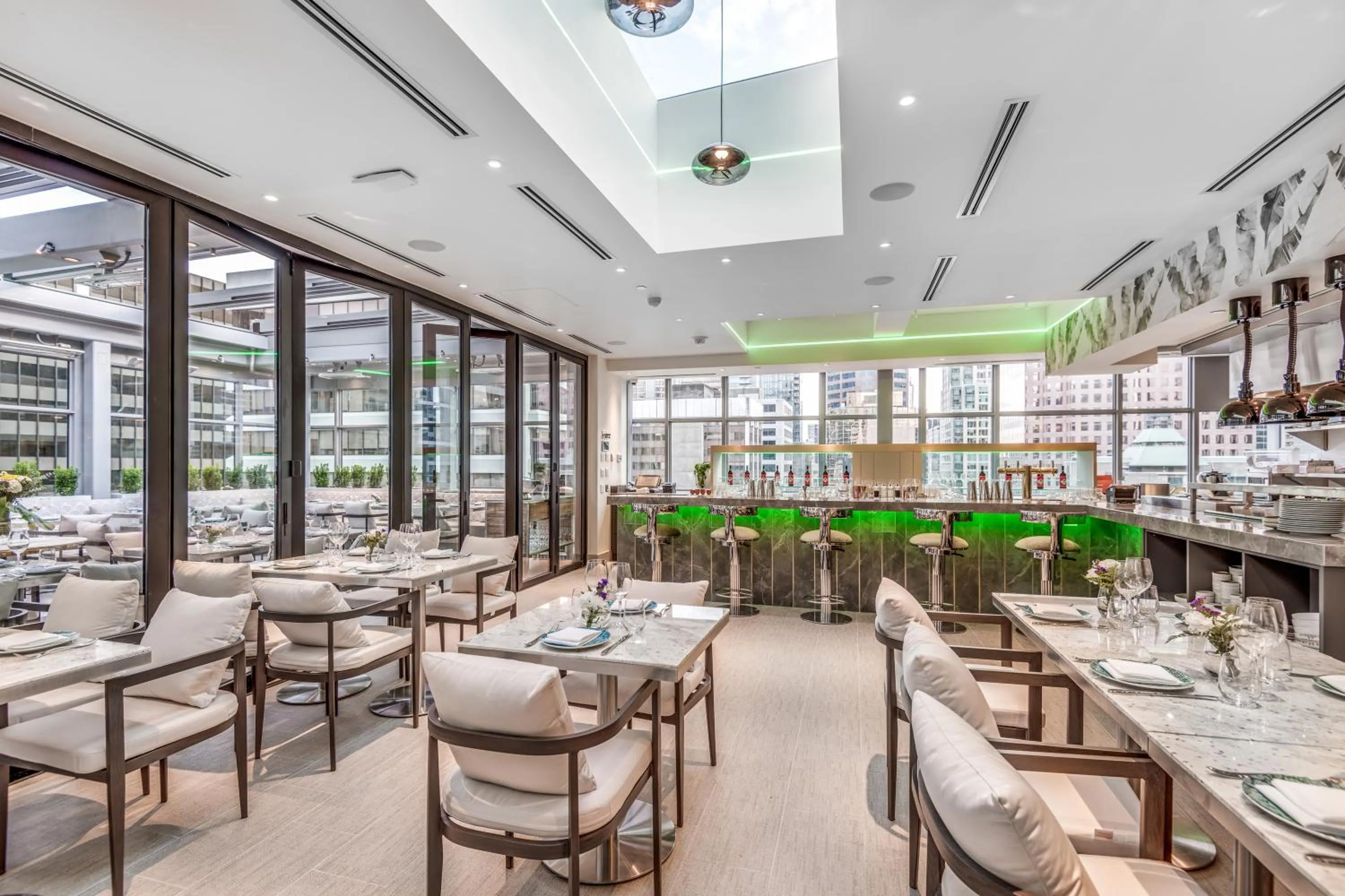 Restaurant/places to eat in AZUR Legacy Collection Hotel