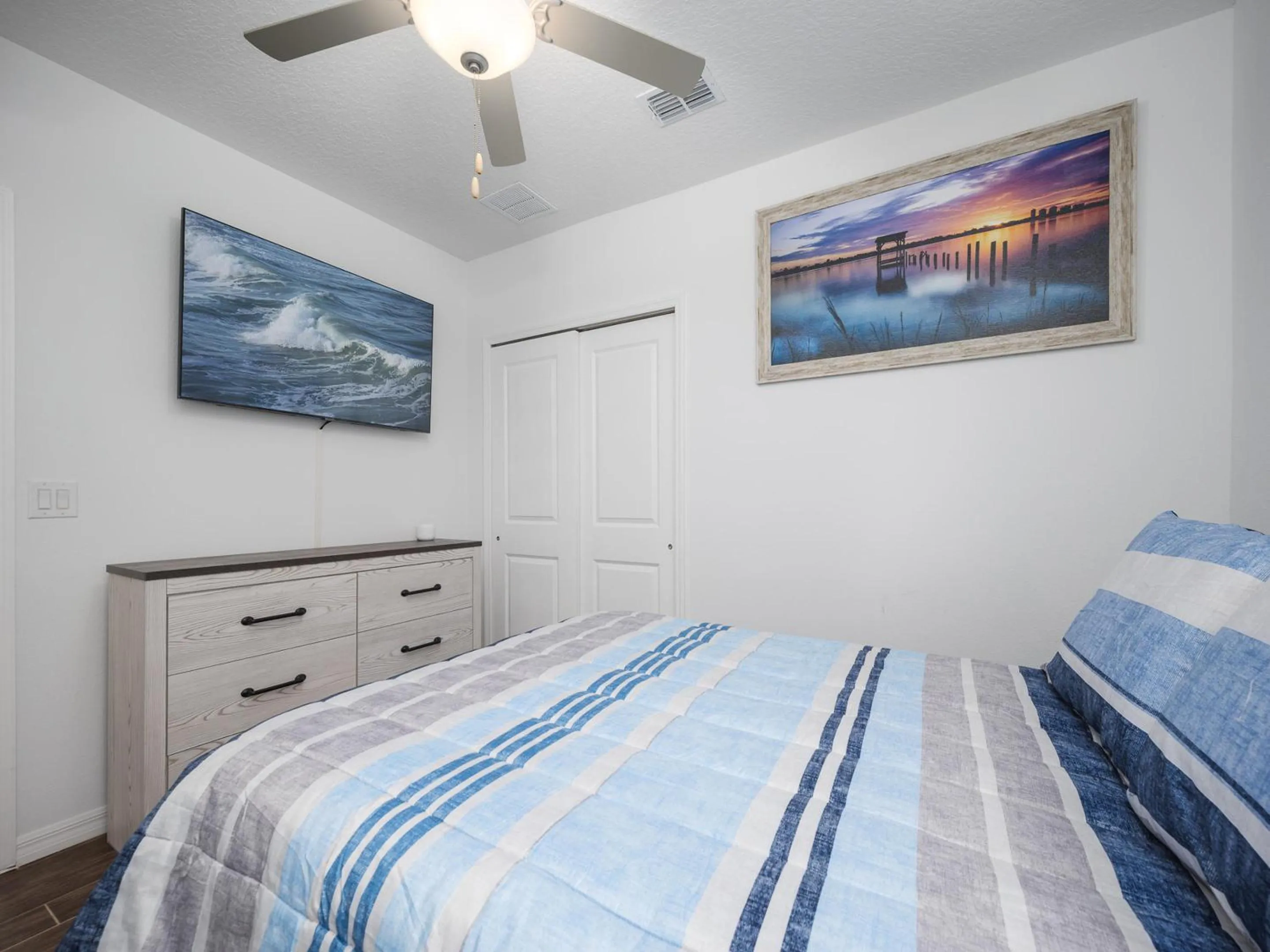 Property building, Bed in Breezy Villa