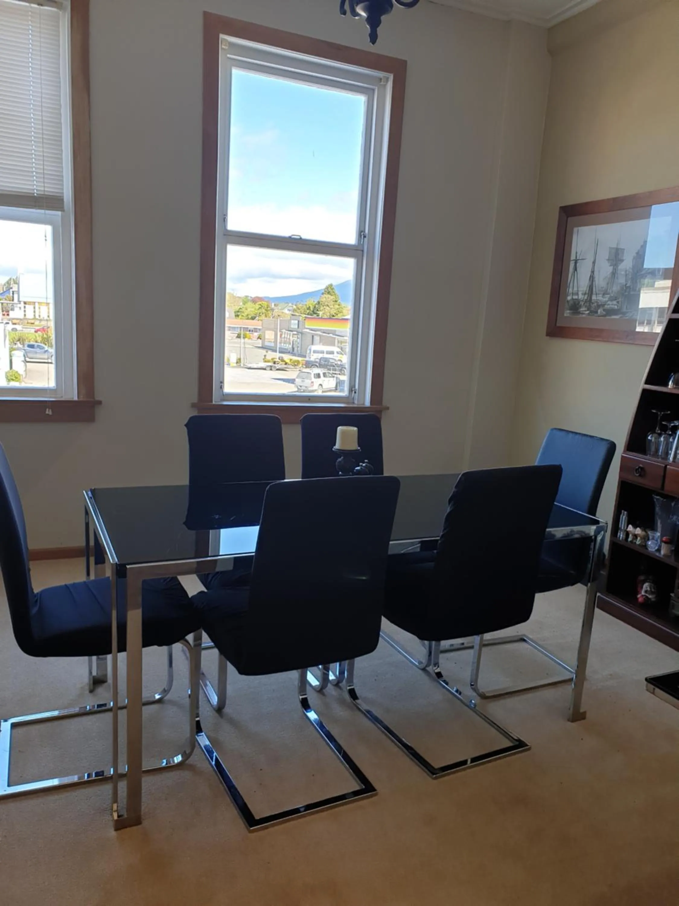 Restaurant/places to eat in Royal Accommodation