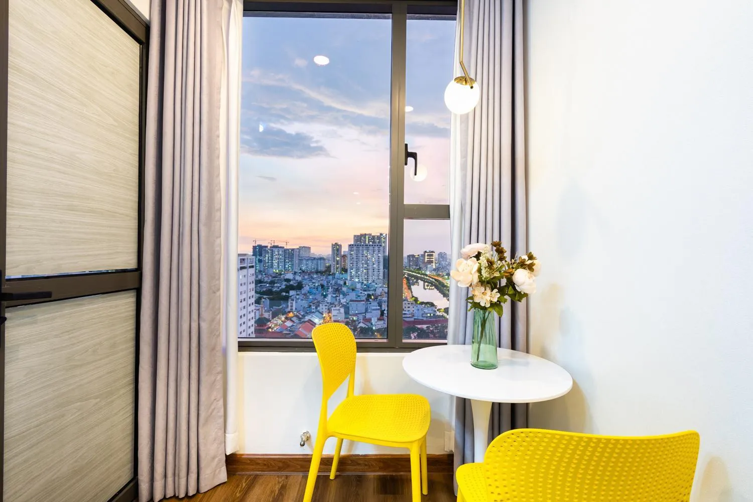 YO's Homes Rivergate Apartment Infinity Pool Near District 1