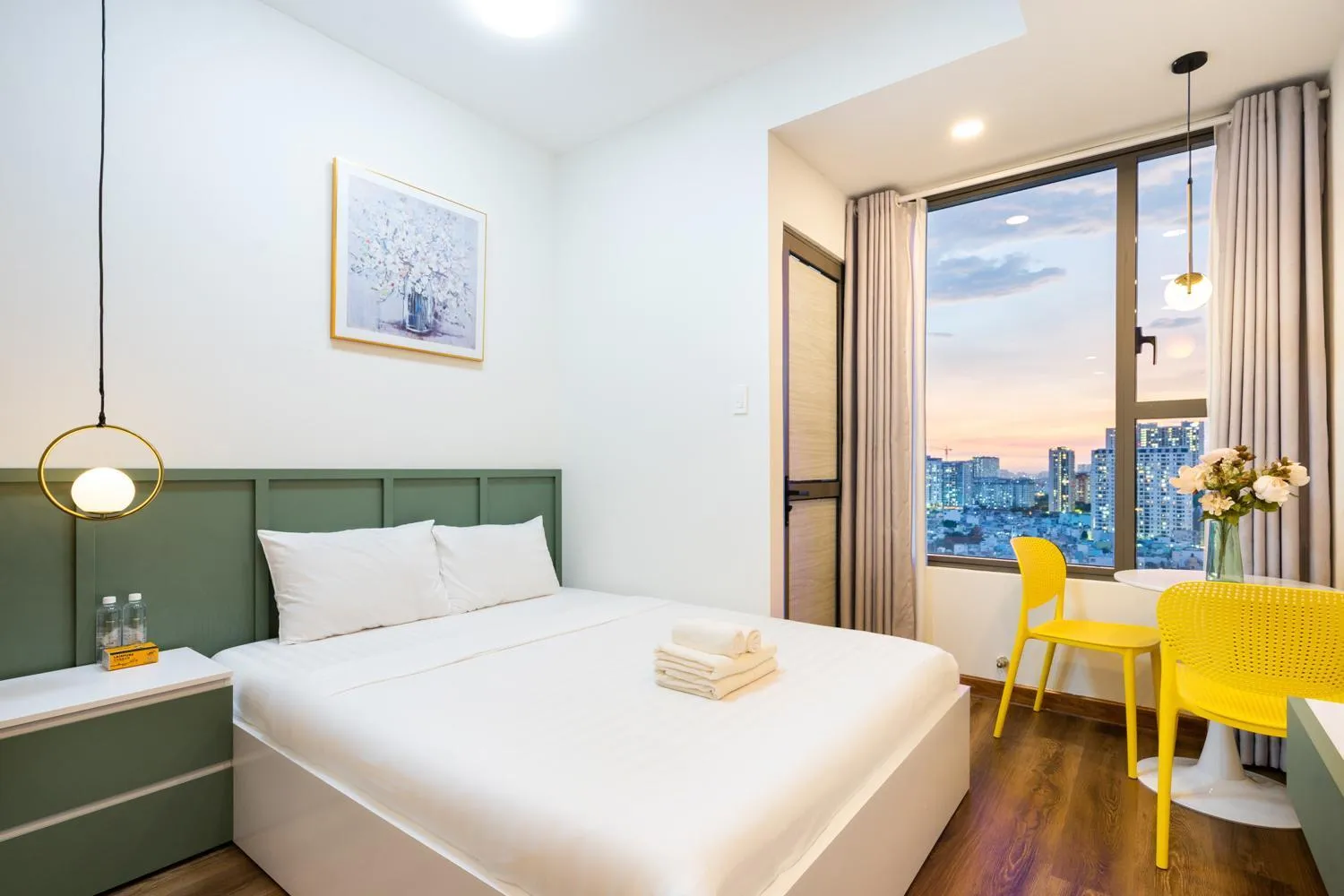 Bed in YO's Homes Rivergate Apartment Infinity Pool Near District 1