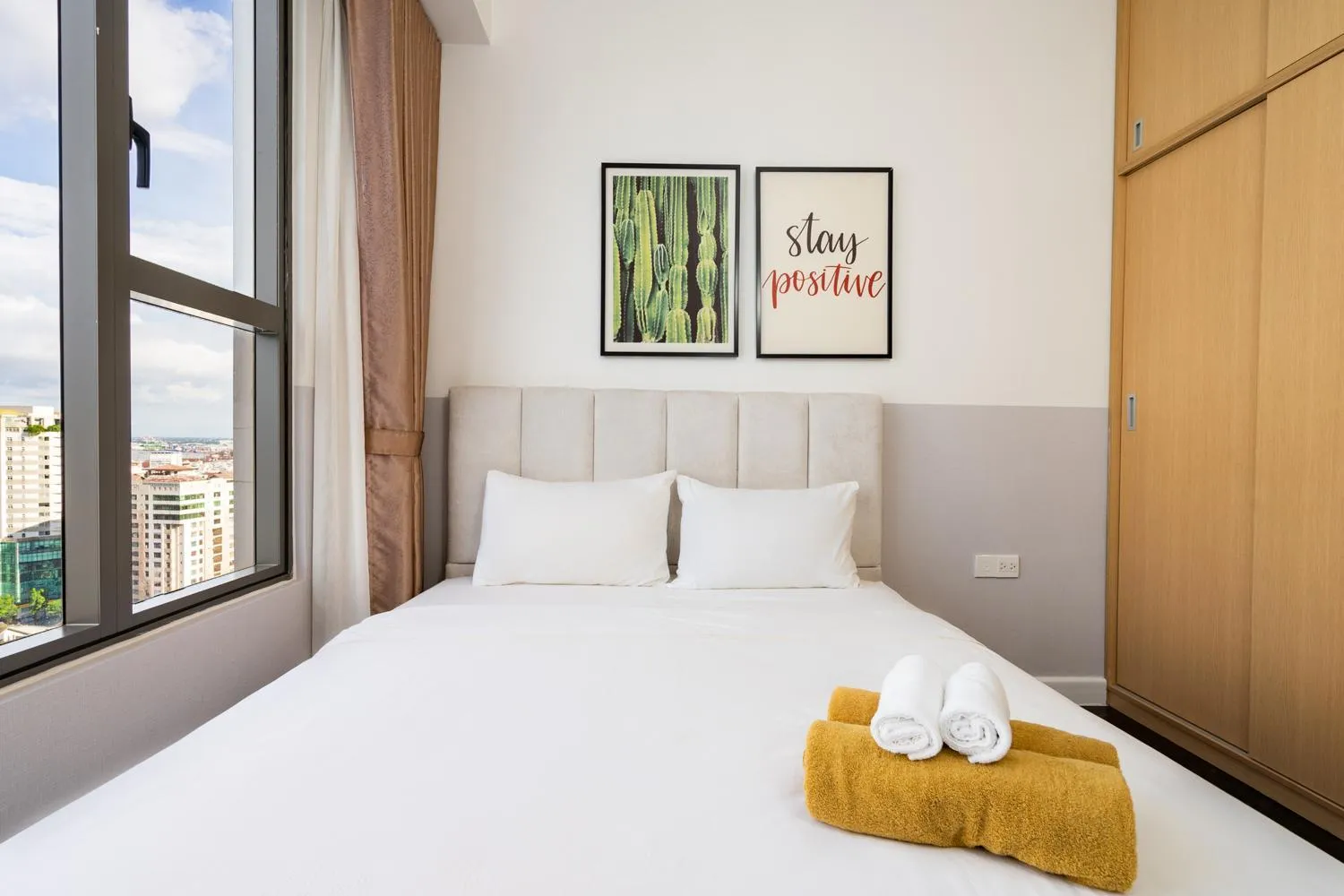 Bed in YO's Homes Rivergate Apartment Infinity Pool Near District 1