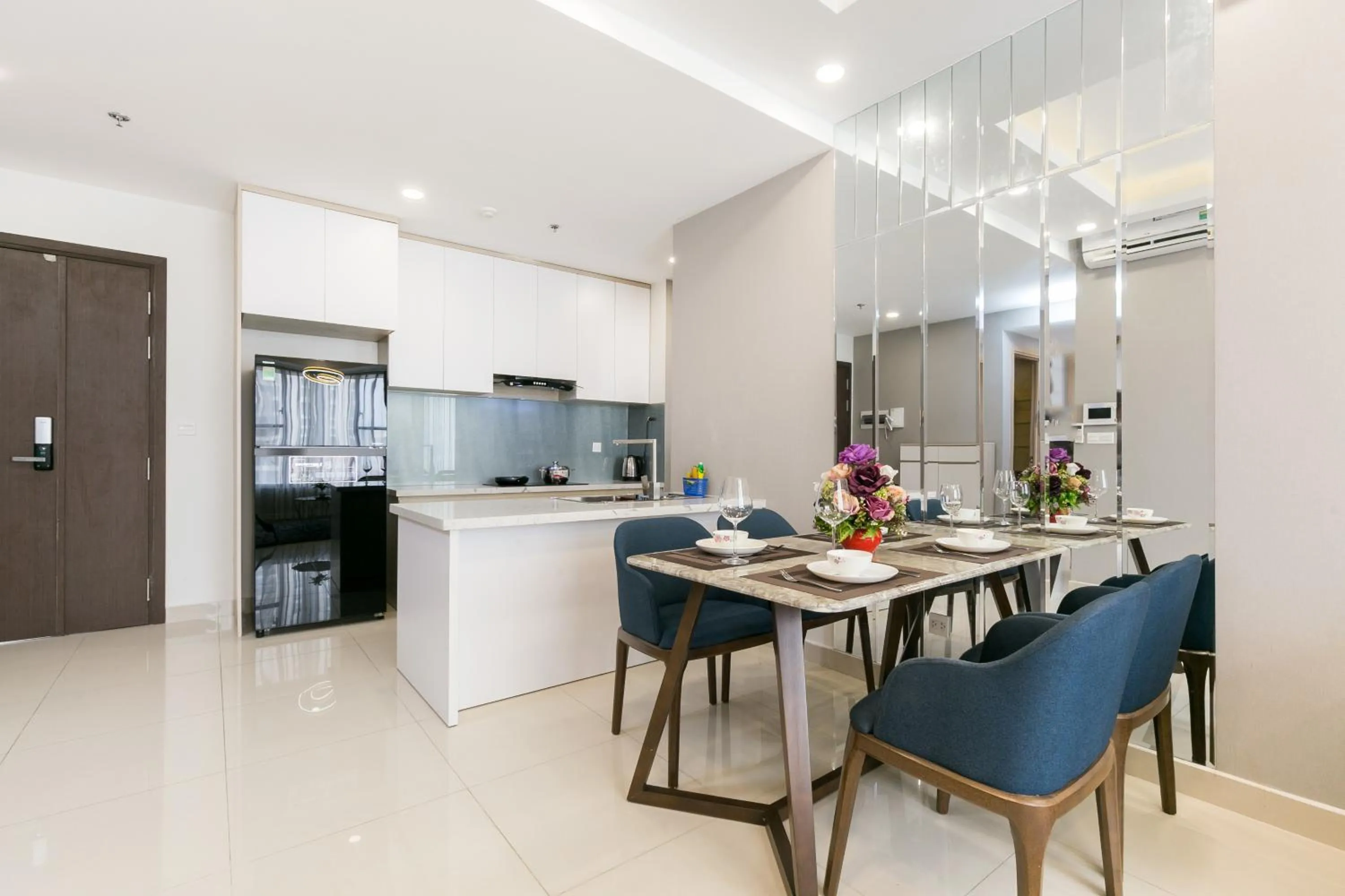 YO's Homes Rivergate Apartment Infinity Pool Near District 1