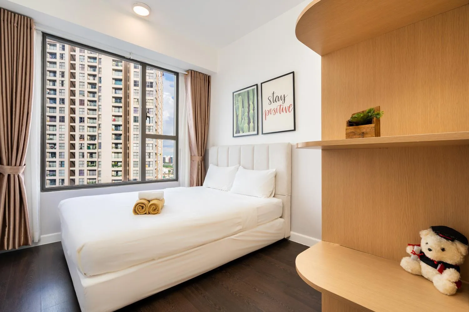 Bed in YO's Homes Rivergate Apartment Infinity Pool Near District 1