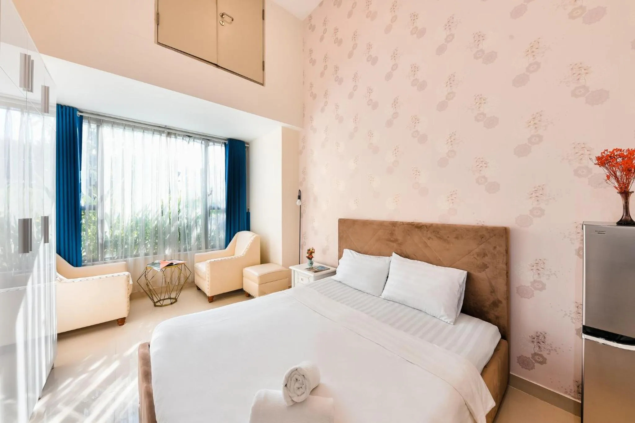 Bed in YO's Homes Rivergate Apartment Infinity Pool Near District 1