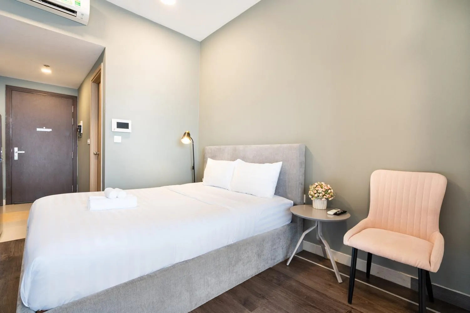 Bed in YO's Homes Rivergate Apartment Infinity Pool Near District 1