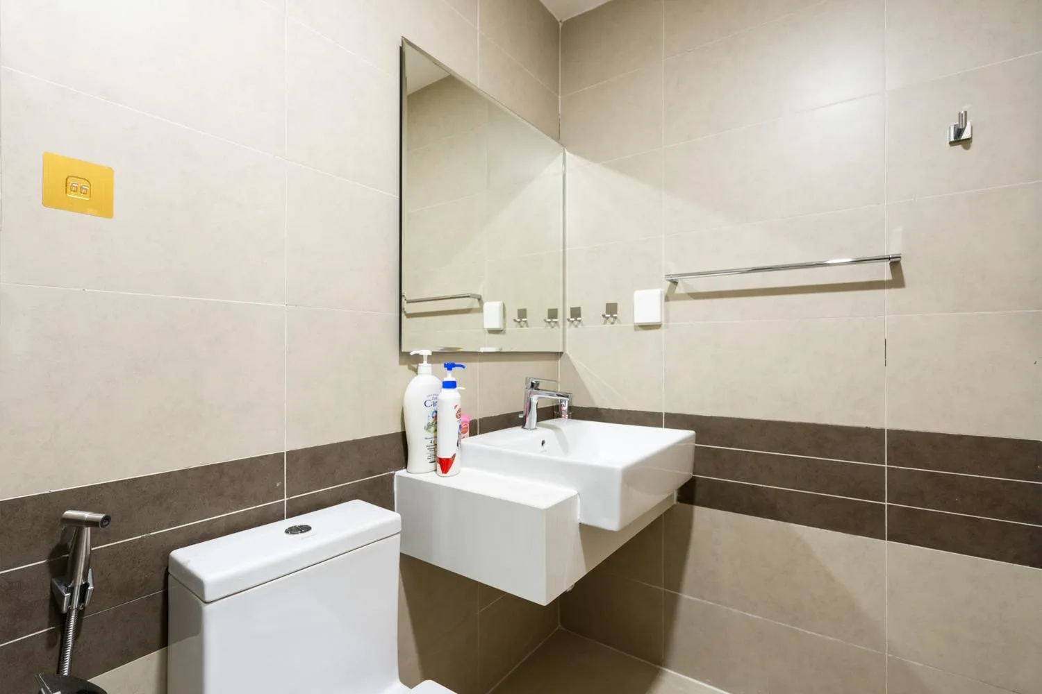 YO's Homes Rivergate Apartment Infinity Pool Near District 1