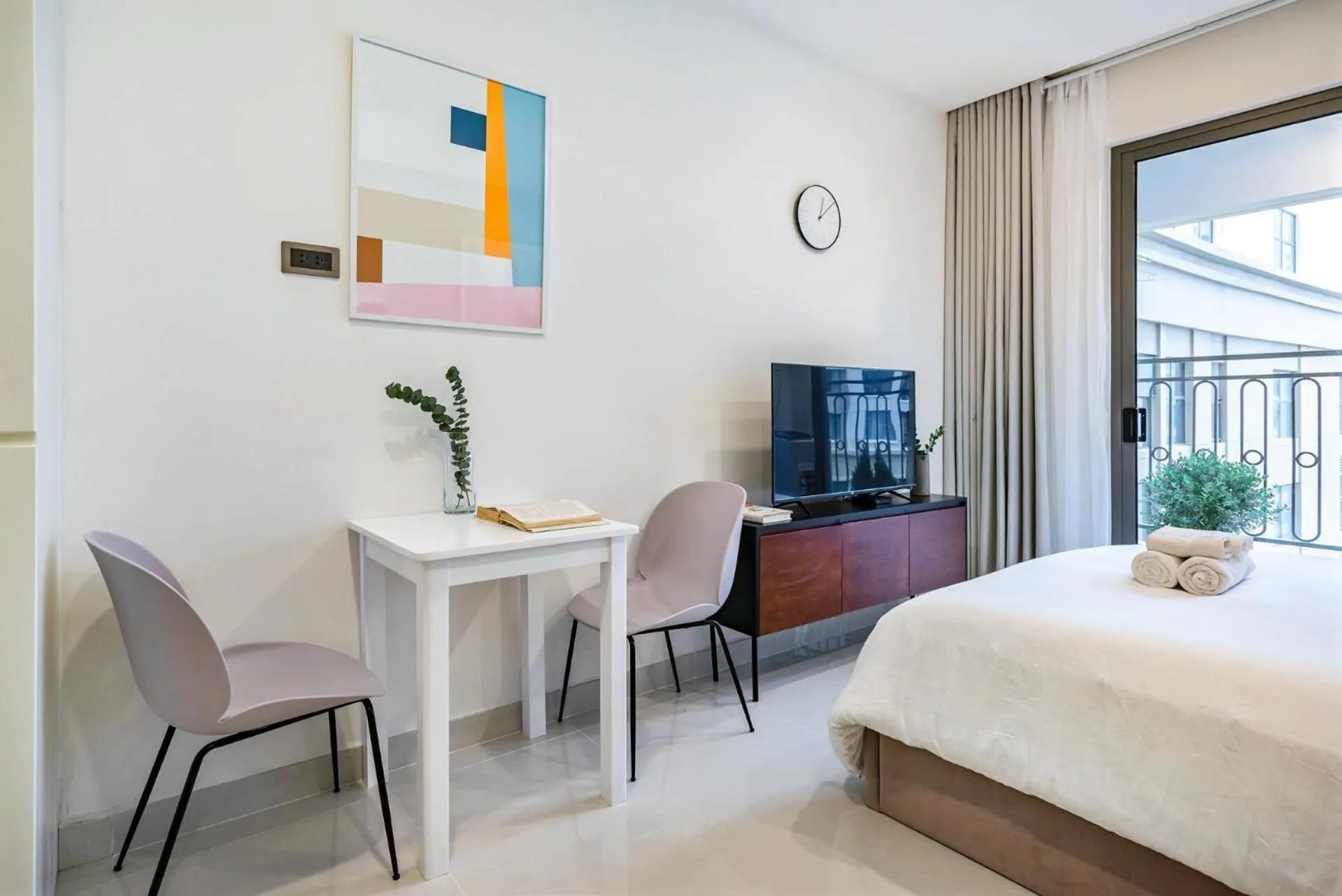 Bed in YO's Homes Rivergate Apartment Infinity Pool Near District 1