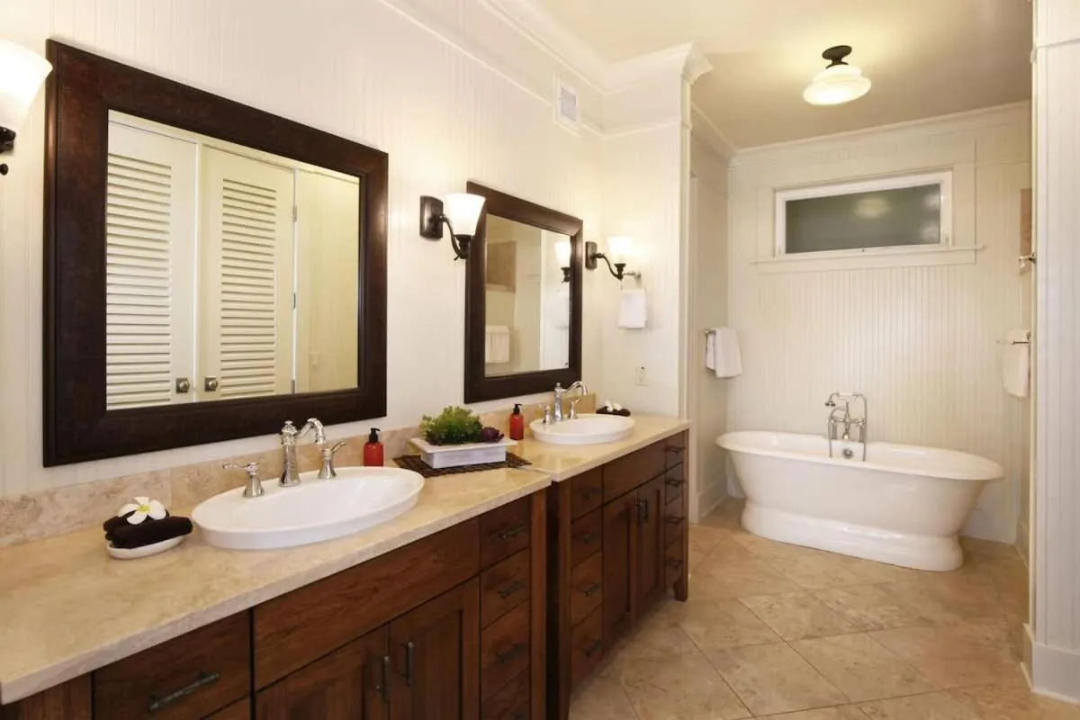 D211 Second Floor 3-bedroom Poolside Lanai