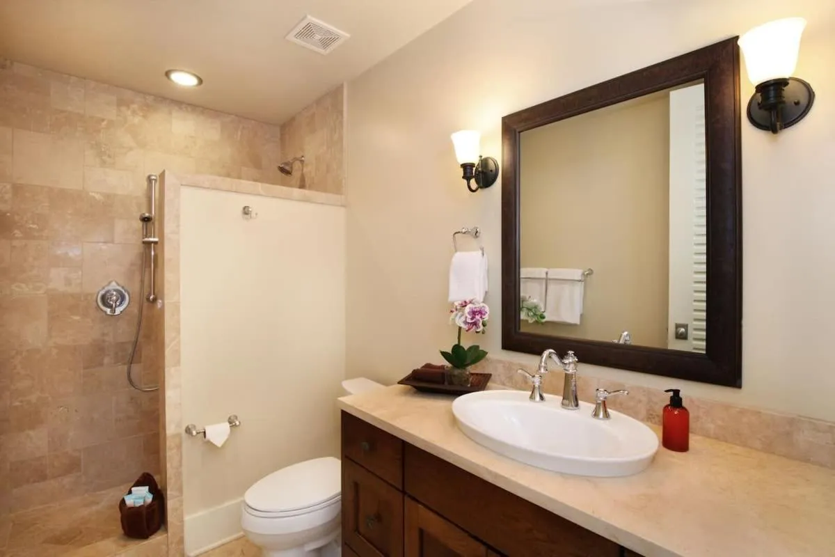 D211 Second Floor 3-bedroom Poolside Lanai