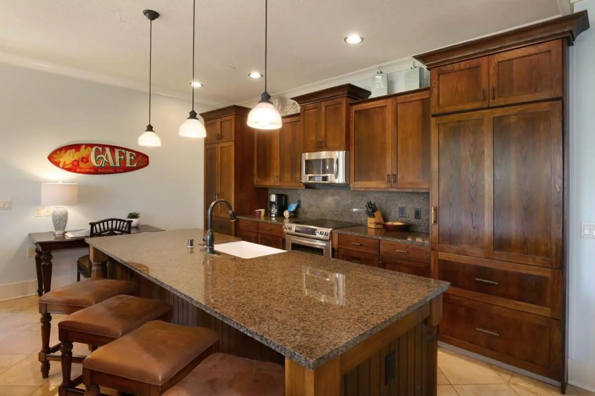 D211 Second Floor 3-bedroom Poolside Lanai