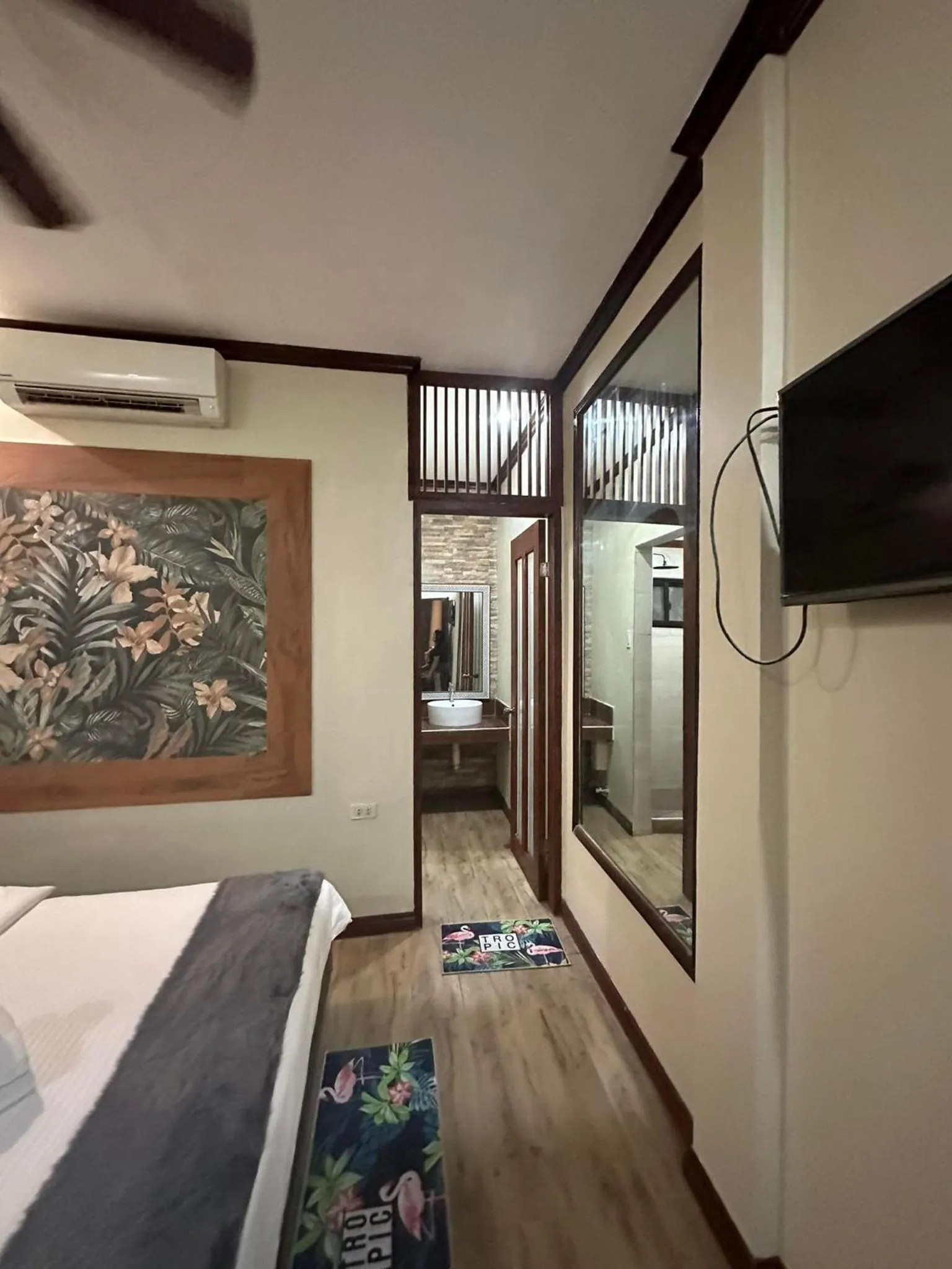 Bedroom, Bed in birdwatchers beachfront hotel panglao