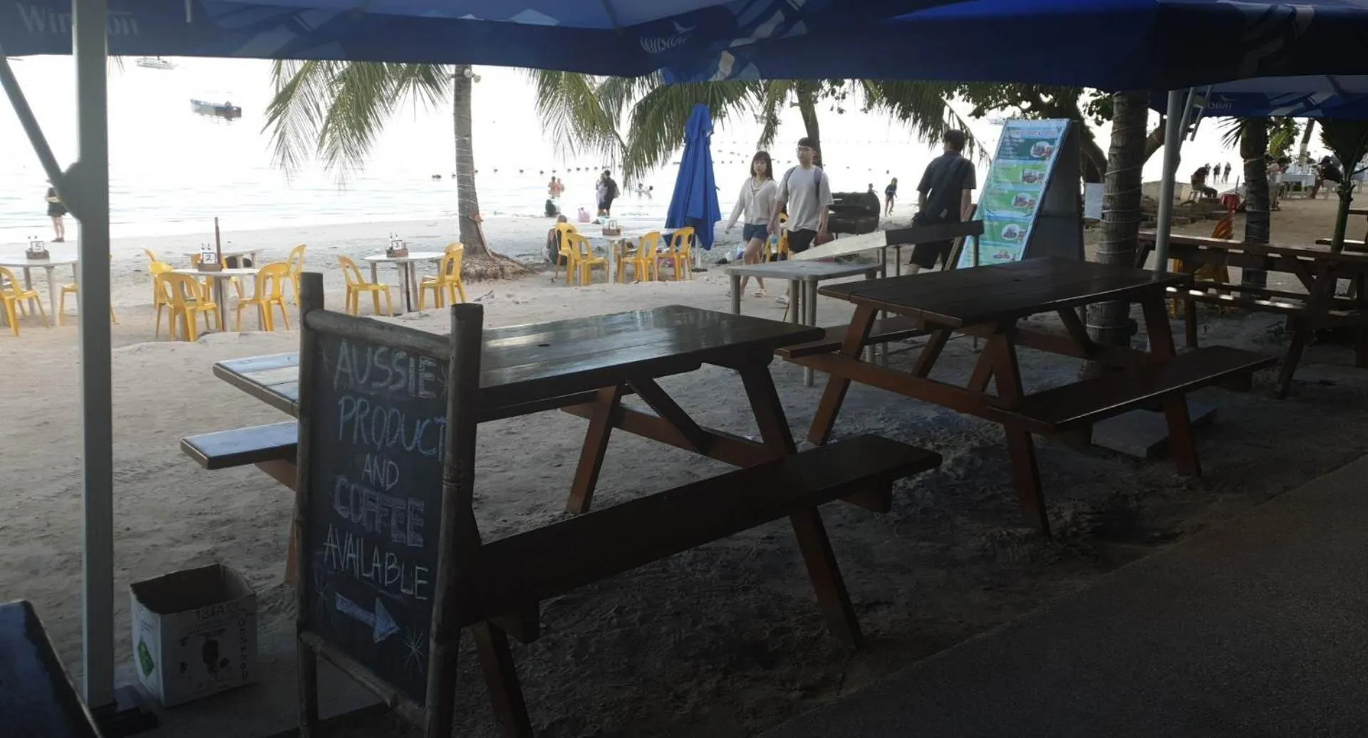 Restaurant/places to eat in birdwatchers beachfront hotel panglao