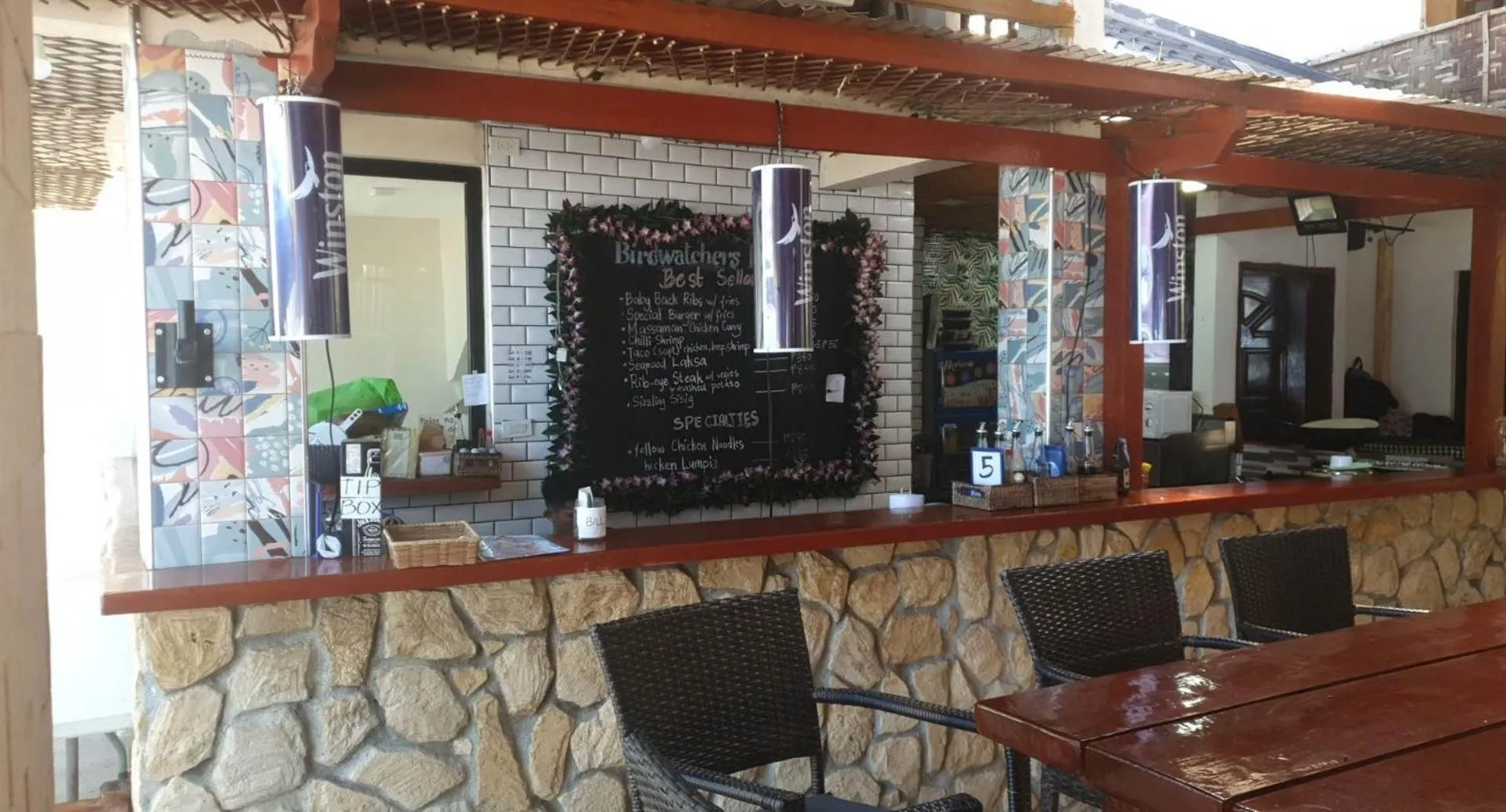 Restaurant/places to eat in birdwatchers beachfront hotel panglao