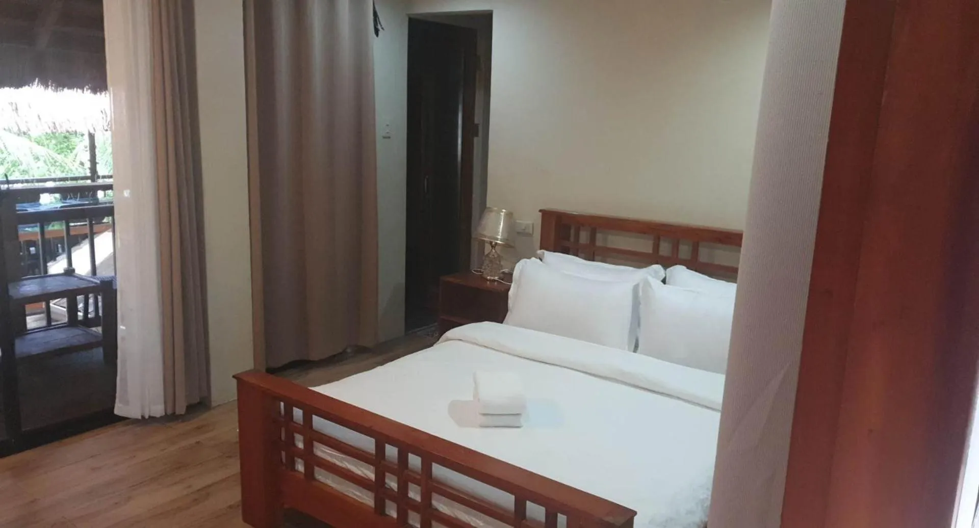 Bed in birdwatchers beachfront hotel panglao