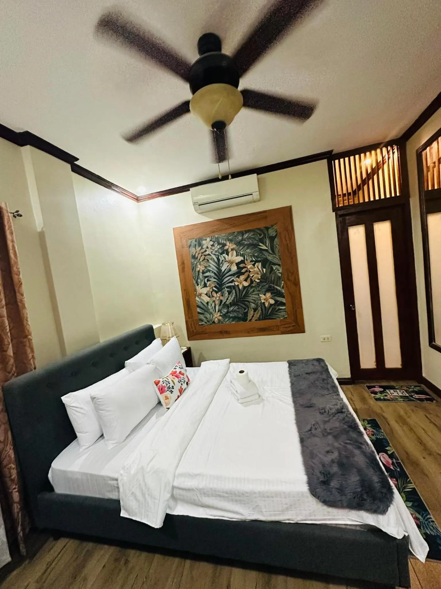 Bedroom, Bed in birdwatchers beachfront hotel panglao