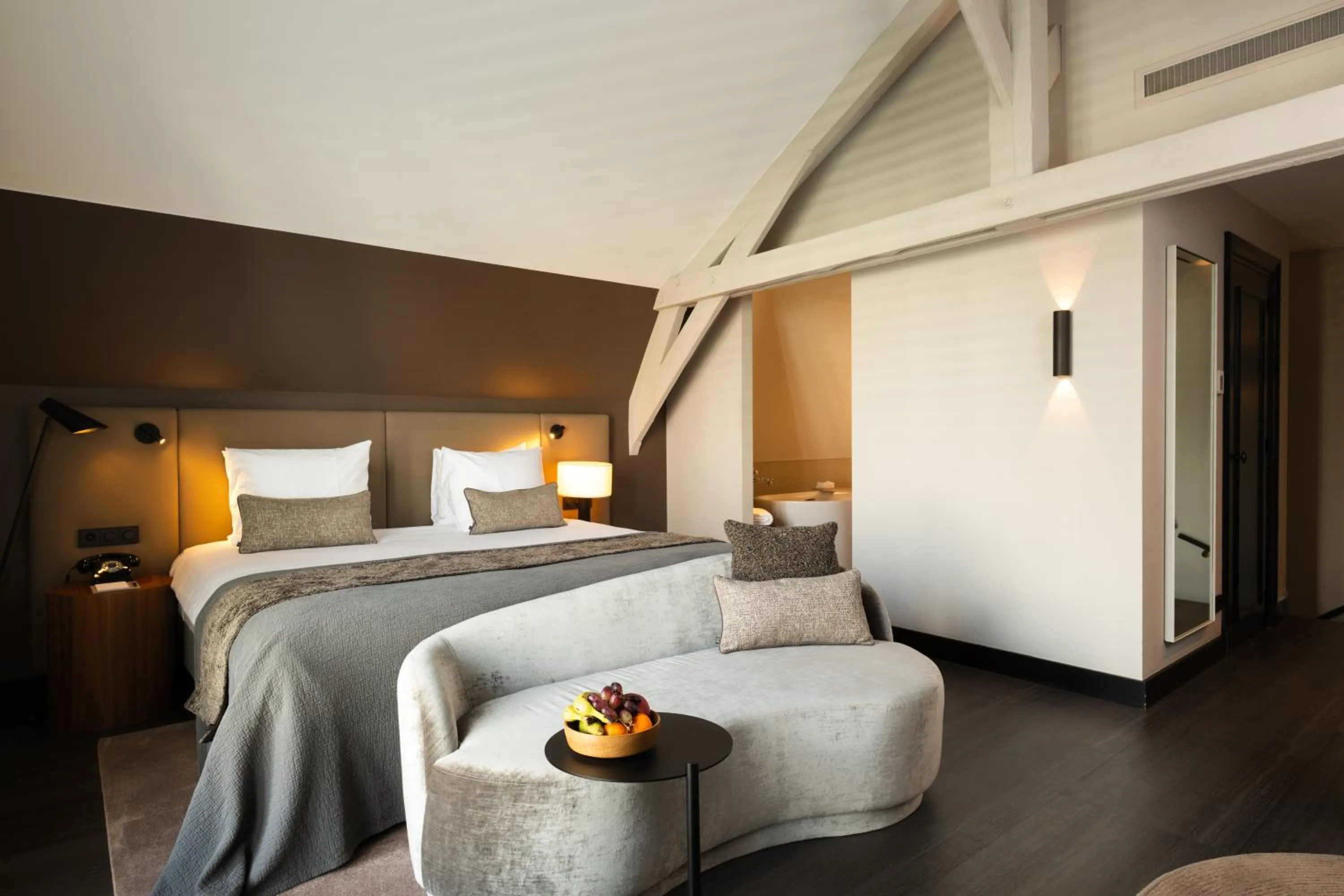 Bathroom, Bed in Boutique Hotel Beaumont Maastricht