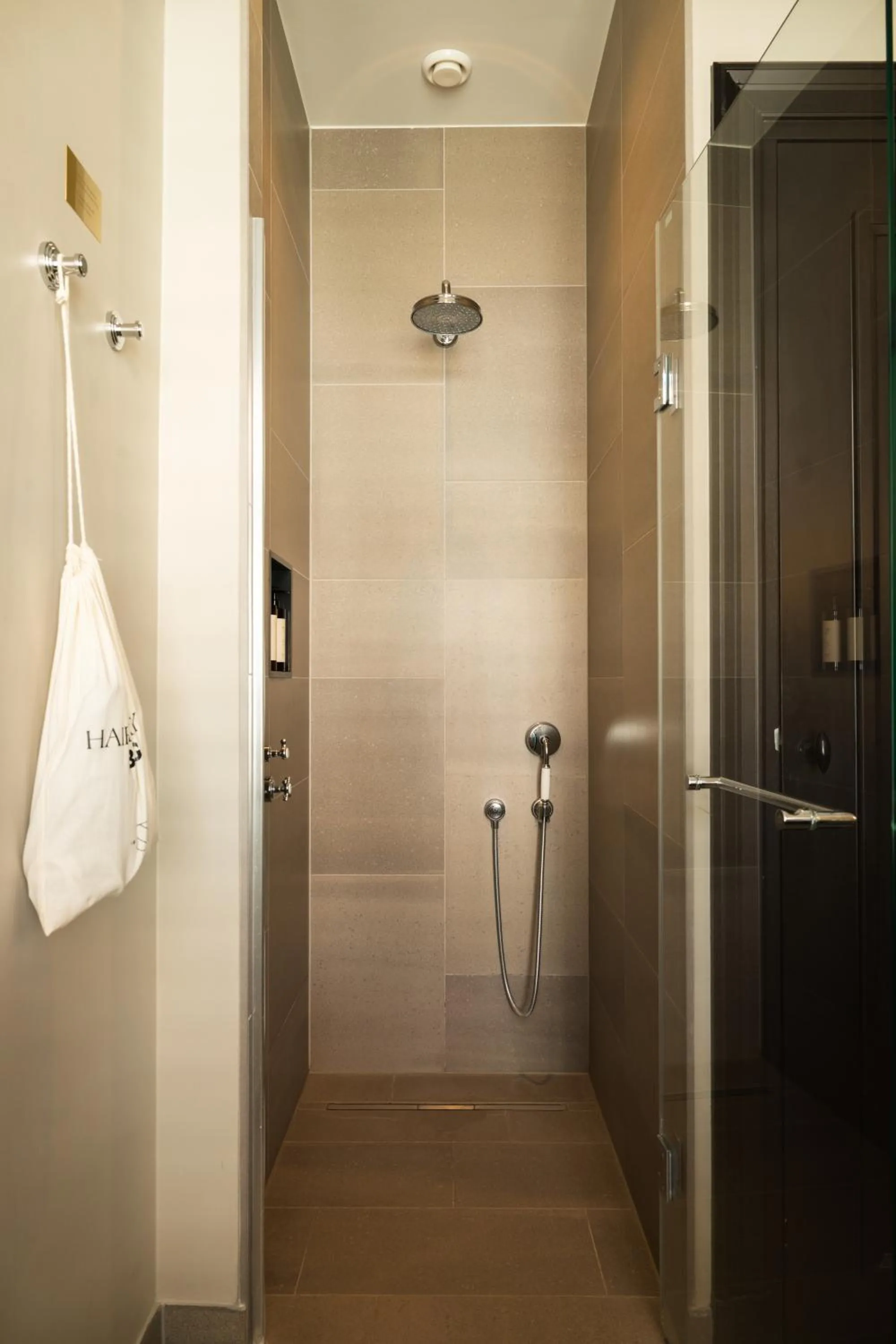 Shower in Boutique Hotel Beaumont Maastricht