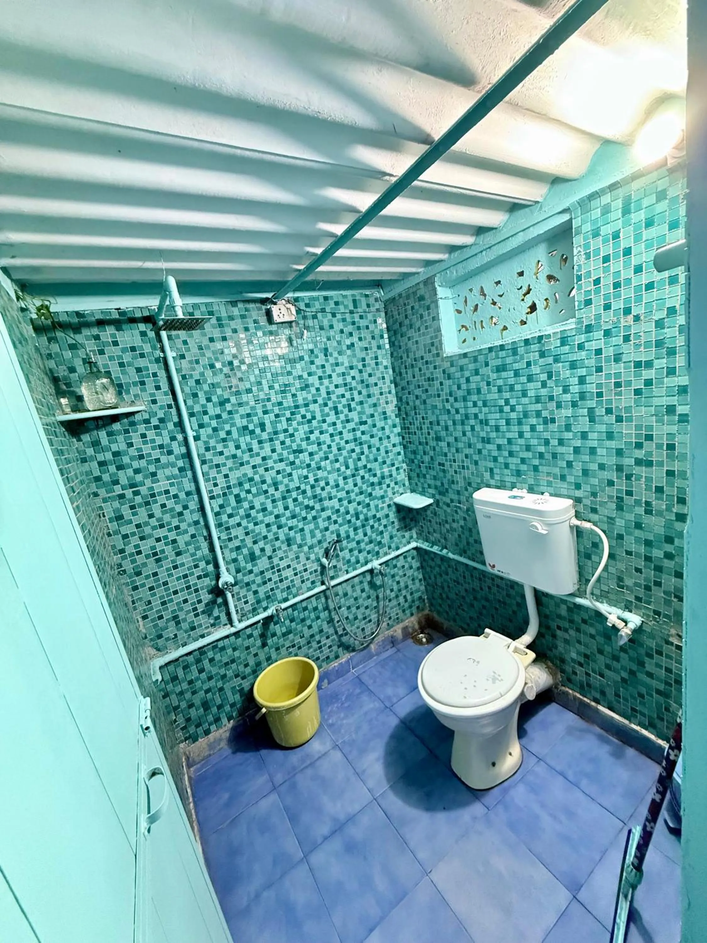 Bathroom in Endless Blue Hostel