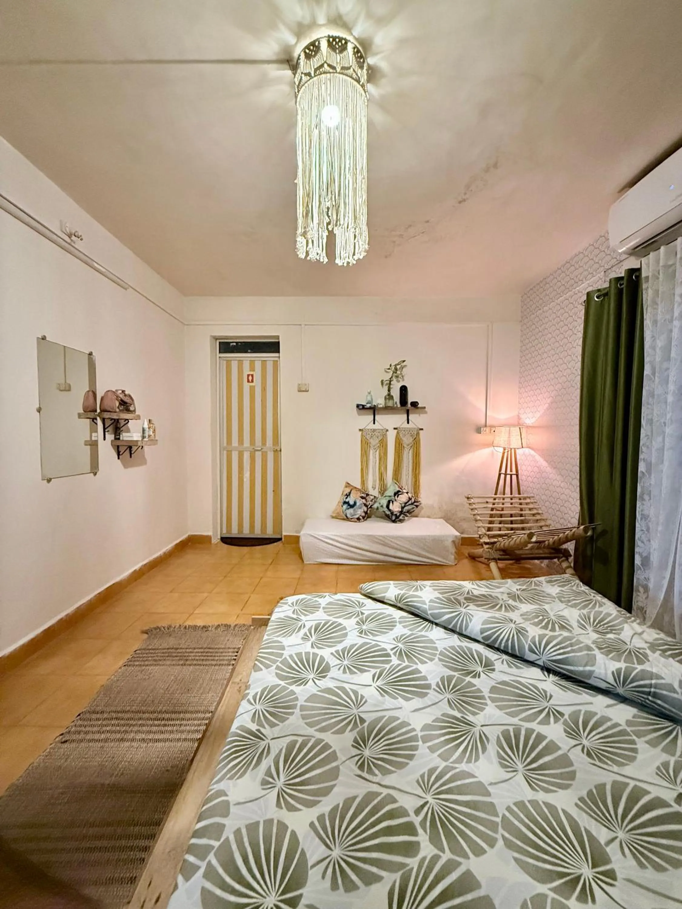 Bedroom, Bed in Endless Blue Hostel