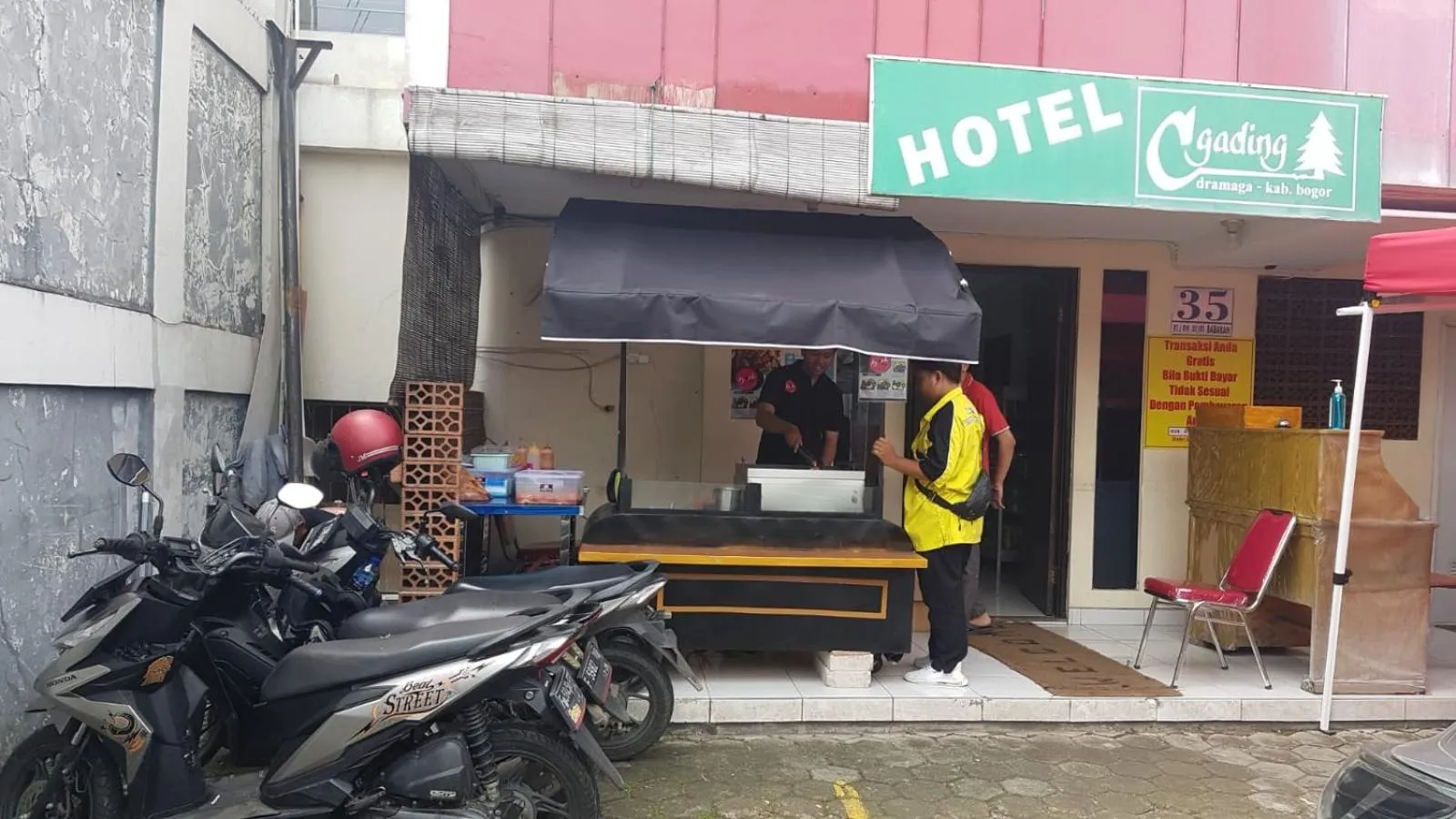 Restaurant/places to eat in Hotel Cemara Gading