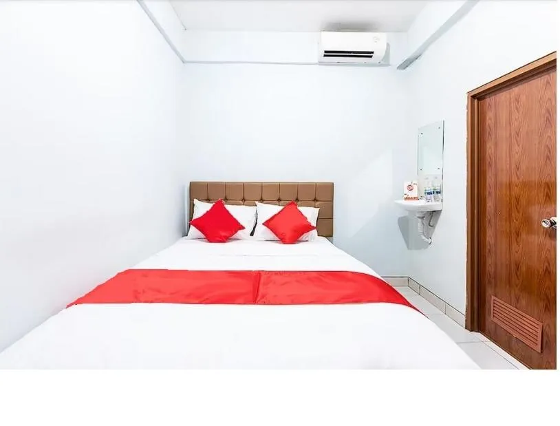Bedroom, Bed in Hotel Cemara Gading