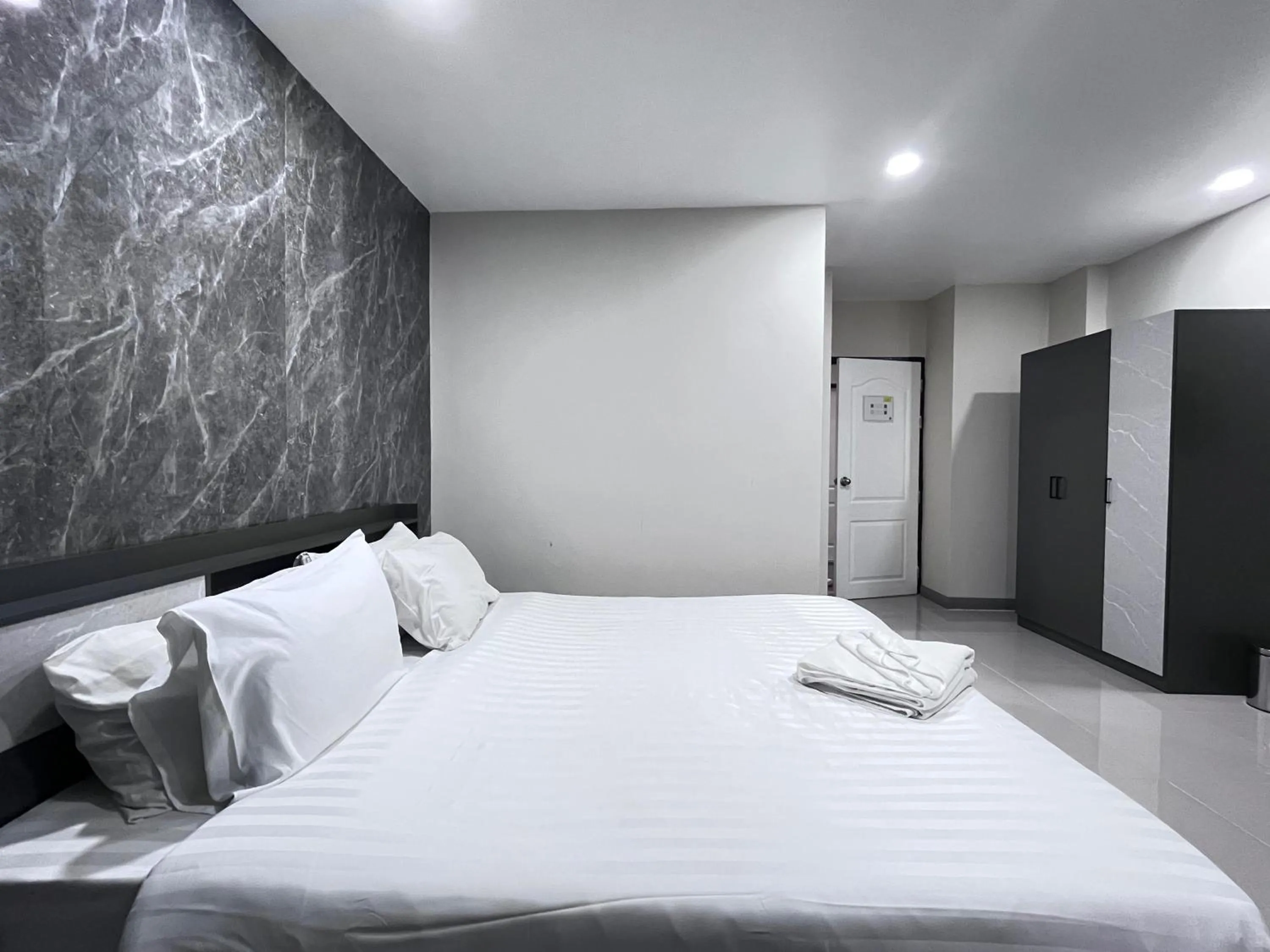 Bedroom, Bed in Cocoon APK Resort & Spa