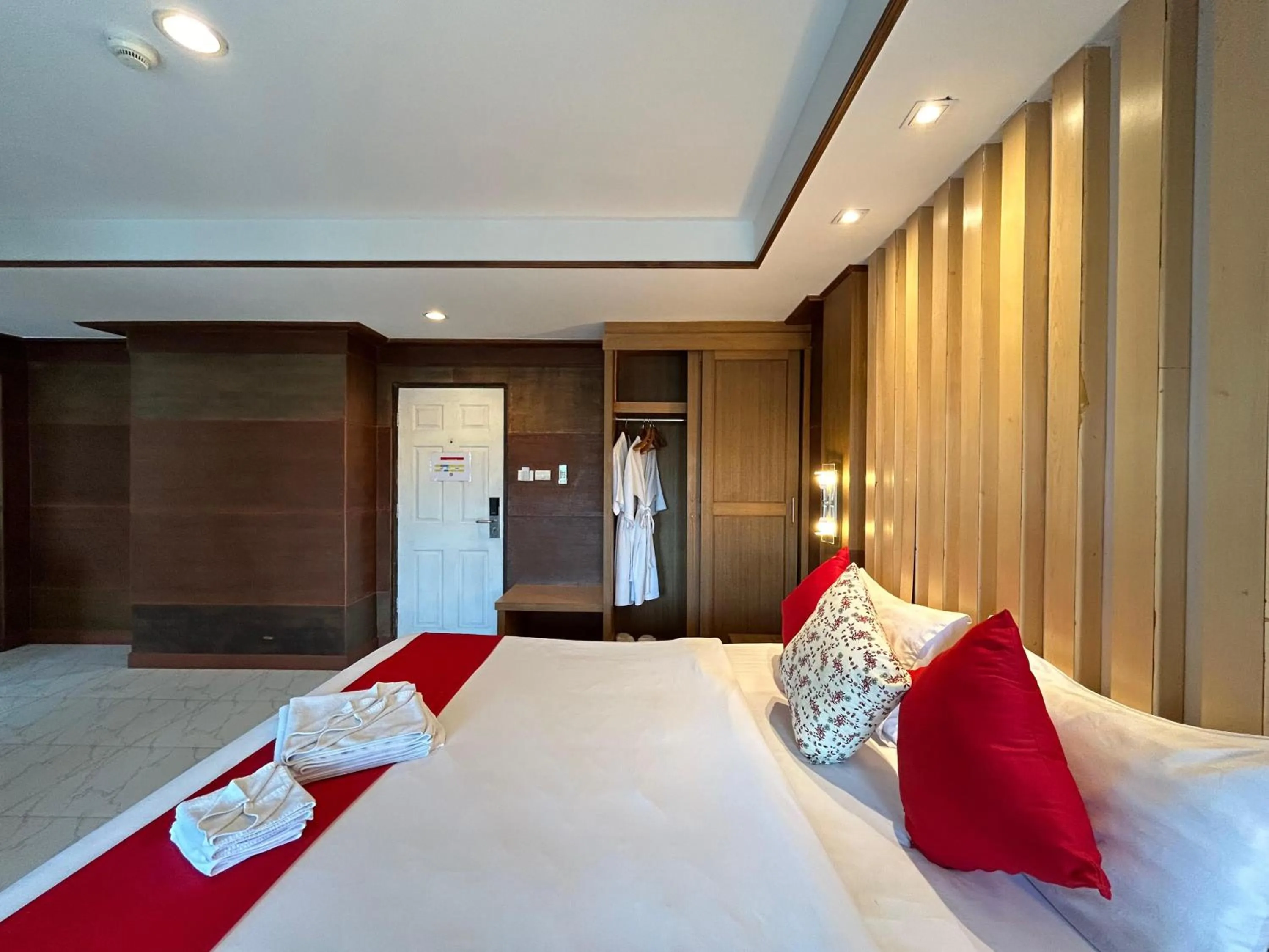 Bedroom, Bed in Cocoon APK Resort & Spa